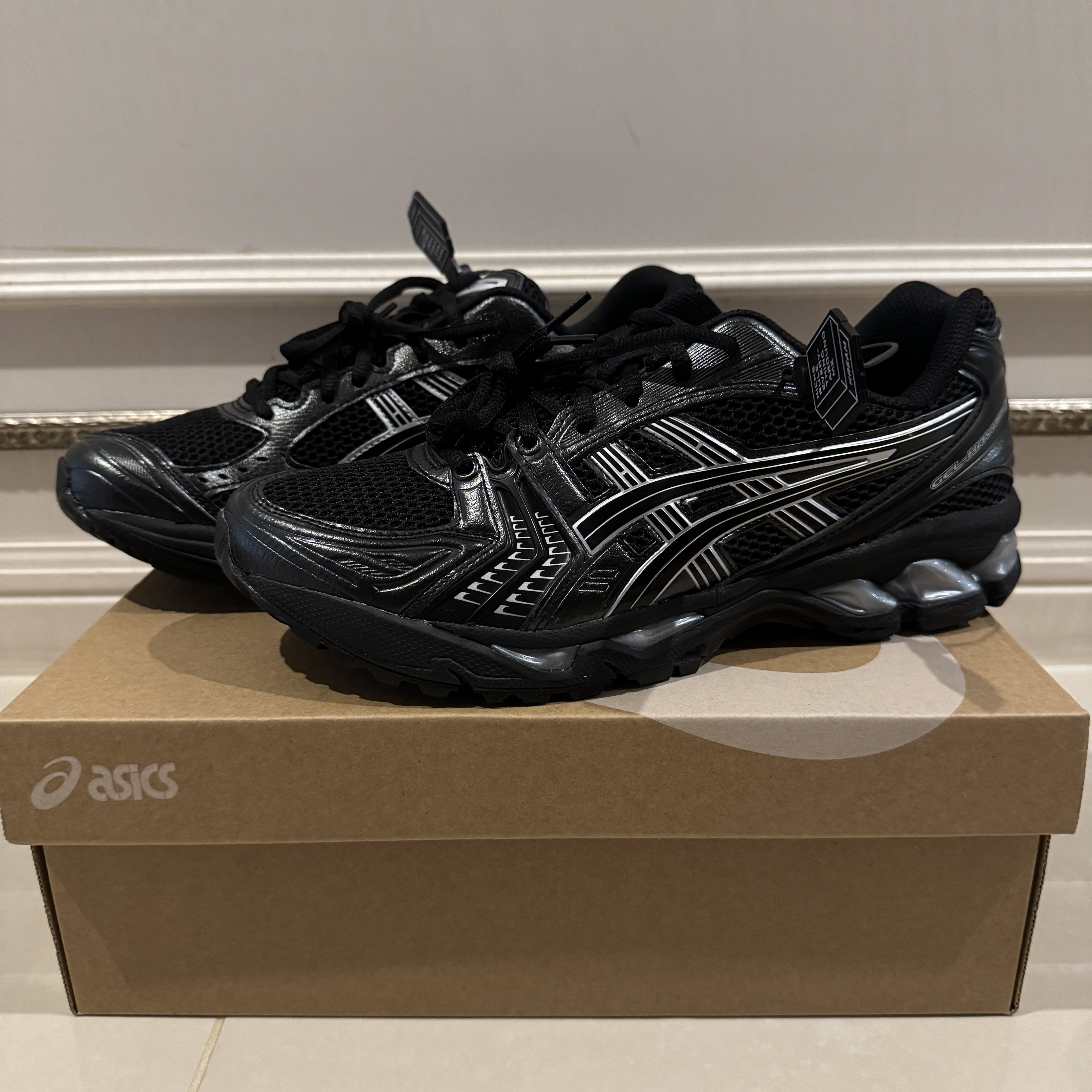 Asics Gel-Kayano 14 Black Pure Silver 착용 스타일
