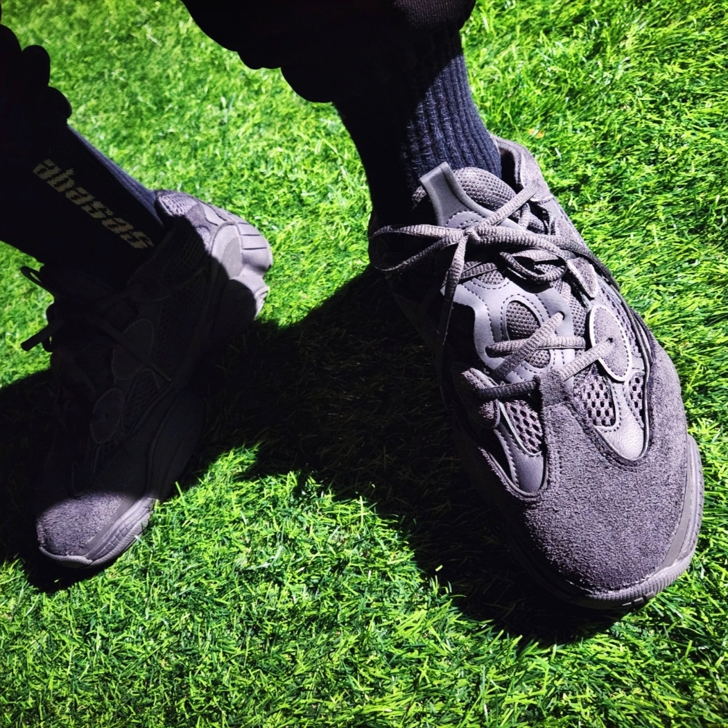 Adidas Yeezy 500 Utility Black 2018/2020 착용 스타일 - 2