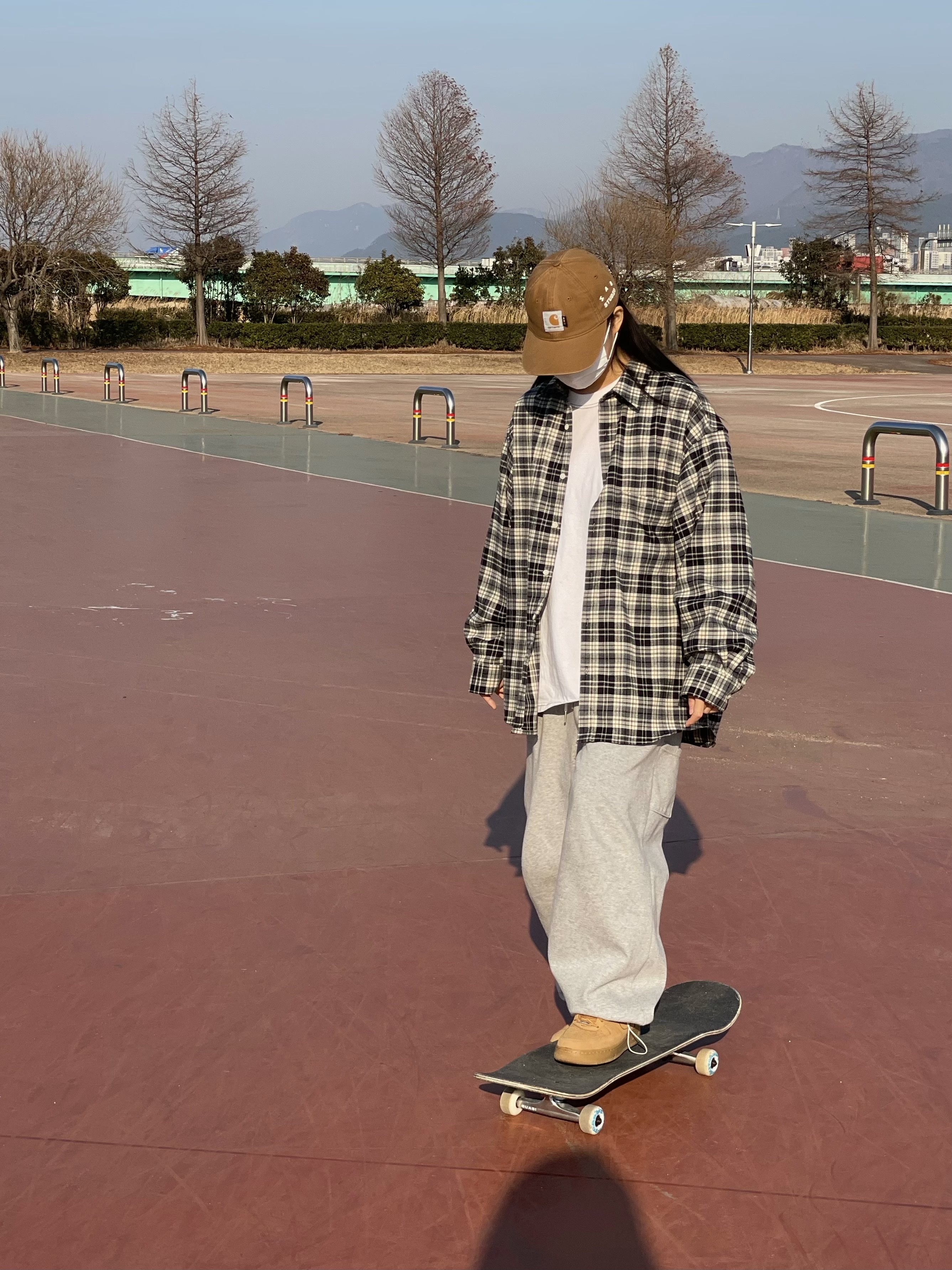 Carhartt WIP x IAB Studio Canvas 6-Panel Cap Hamilton Brown, Nike x Supreme Air Force 1 Low Flax 착용 스타일 - 3