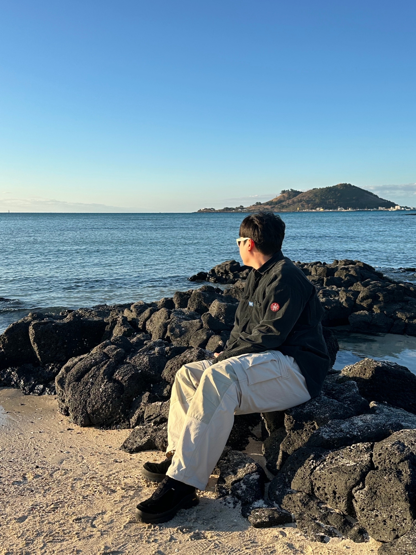 Nike ACG Smith Summit Cargo Pants Light Bone - Asia, Cav Empt Overdye Cord Design Big Shirt Charcoal - 23FW 착용 스타일 - 1