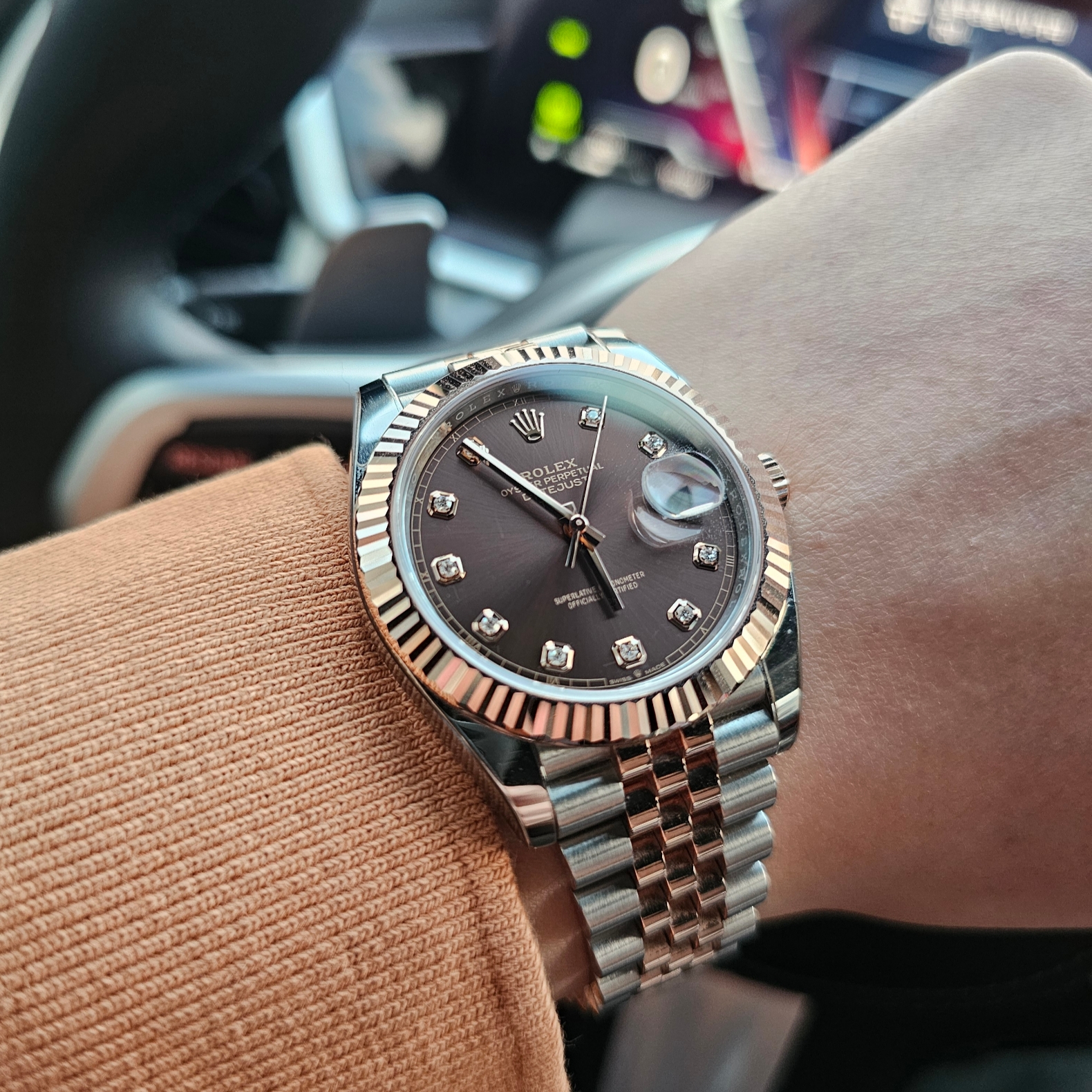 Rolex Datejust 41mm 126331 Chocolate Diamond-Set Jubilee 착용 스타일 - 2