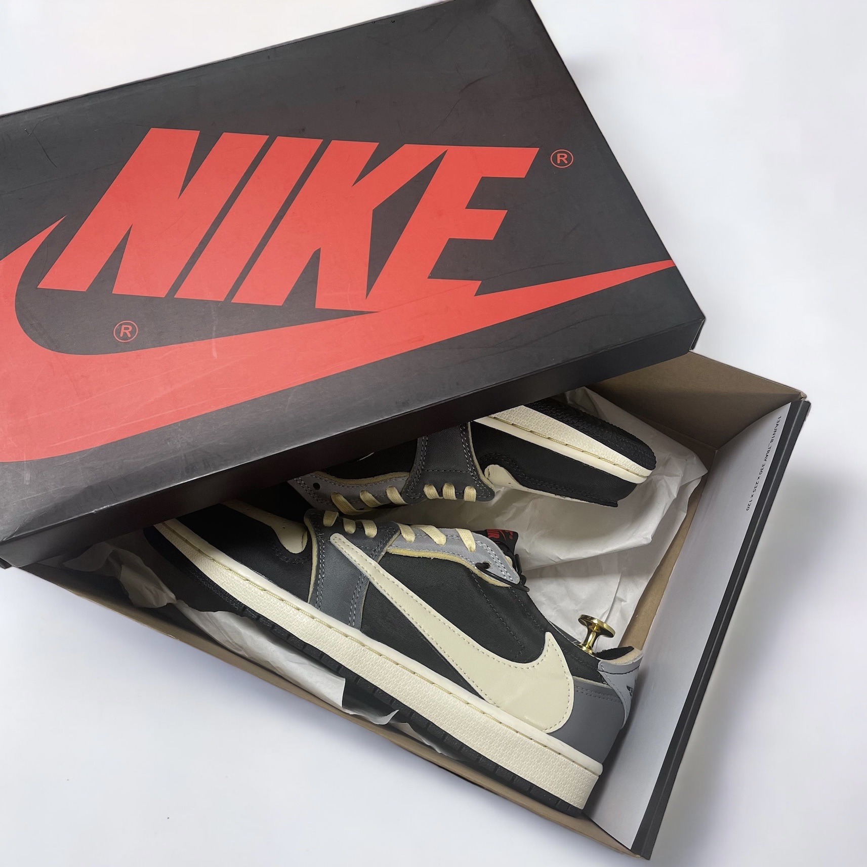 Jordan 1 Retro Low OG EX Black and Smoke Grey 착용 스타일 - 1