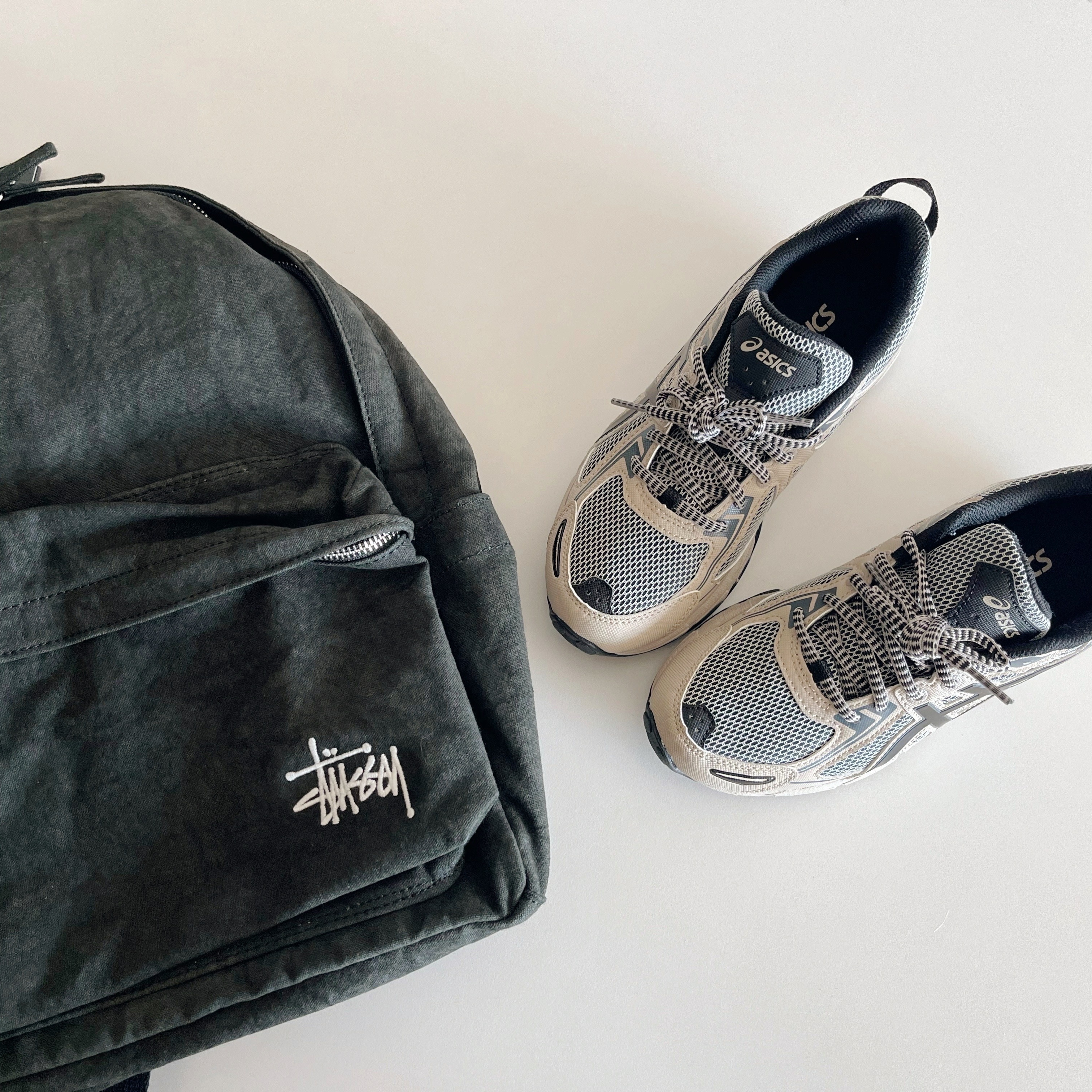 Asics Gel-Venture 6 Feather Grey Black 착용 스타일