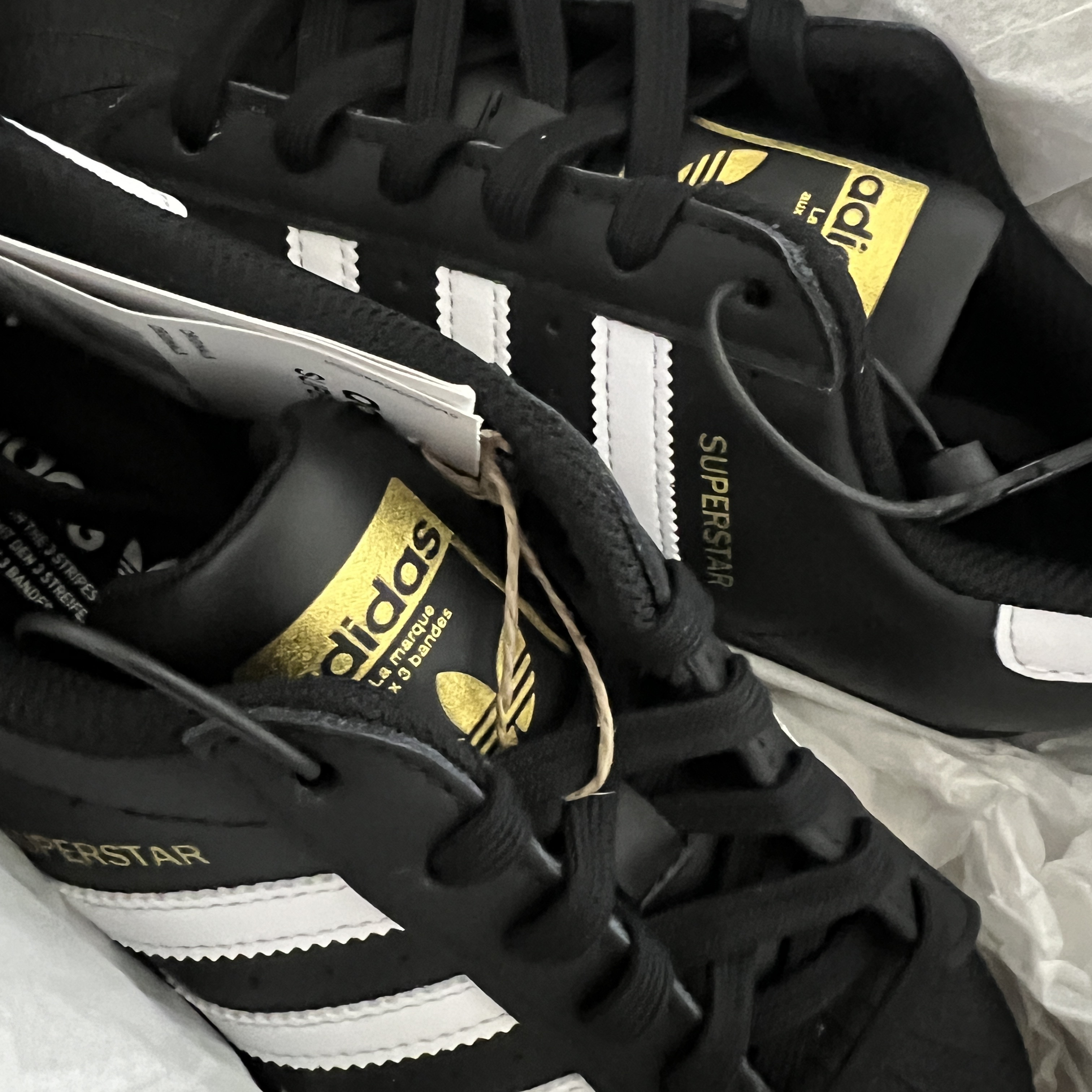 (J) Adidas Superstar Black White 착용 스타일