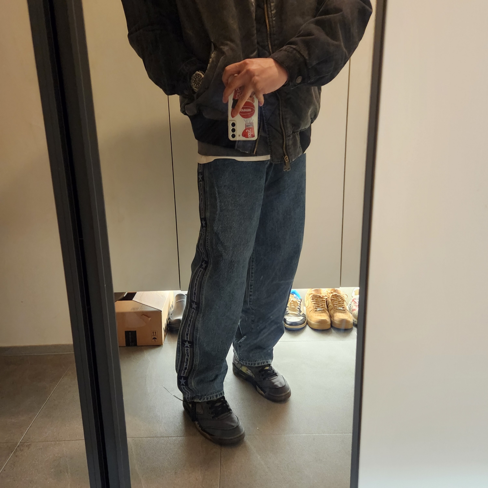 Supreme Snap Off Baggy Jean Washed Blue - 23FW, Jordan 5 x Off-White Retro SP Black Muslin 착용 스타일 - 1