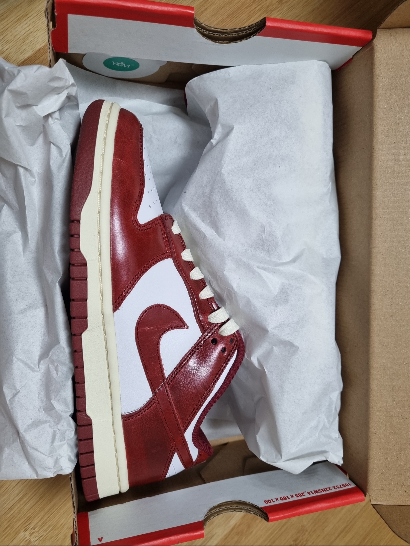 (W) Nike Dunk Low Retro PRM Team Red and White 착용 스타일