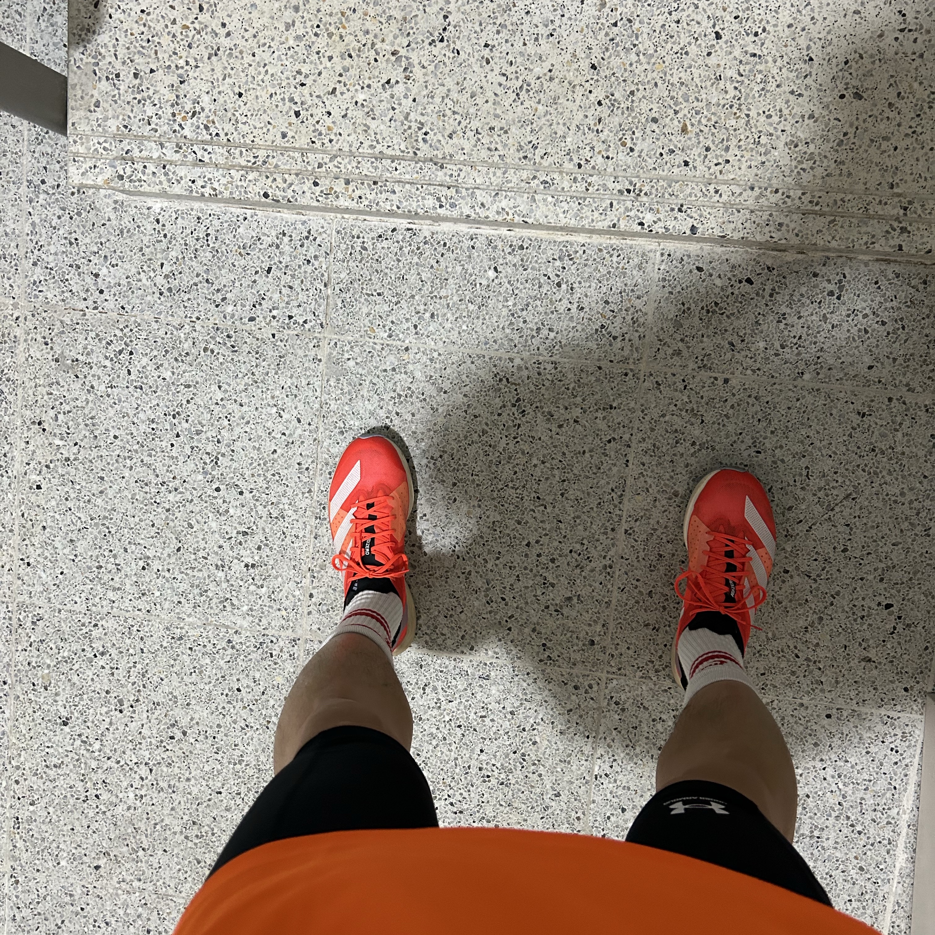 Adidas Adizero Takumi Sen 9 Solar Red 착용 스타일