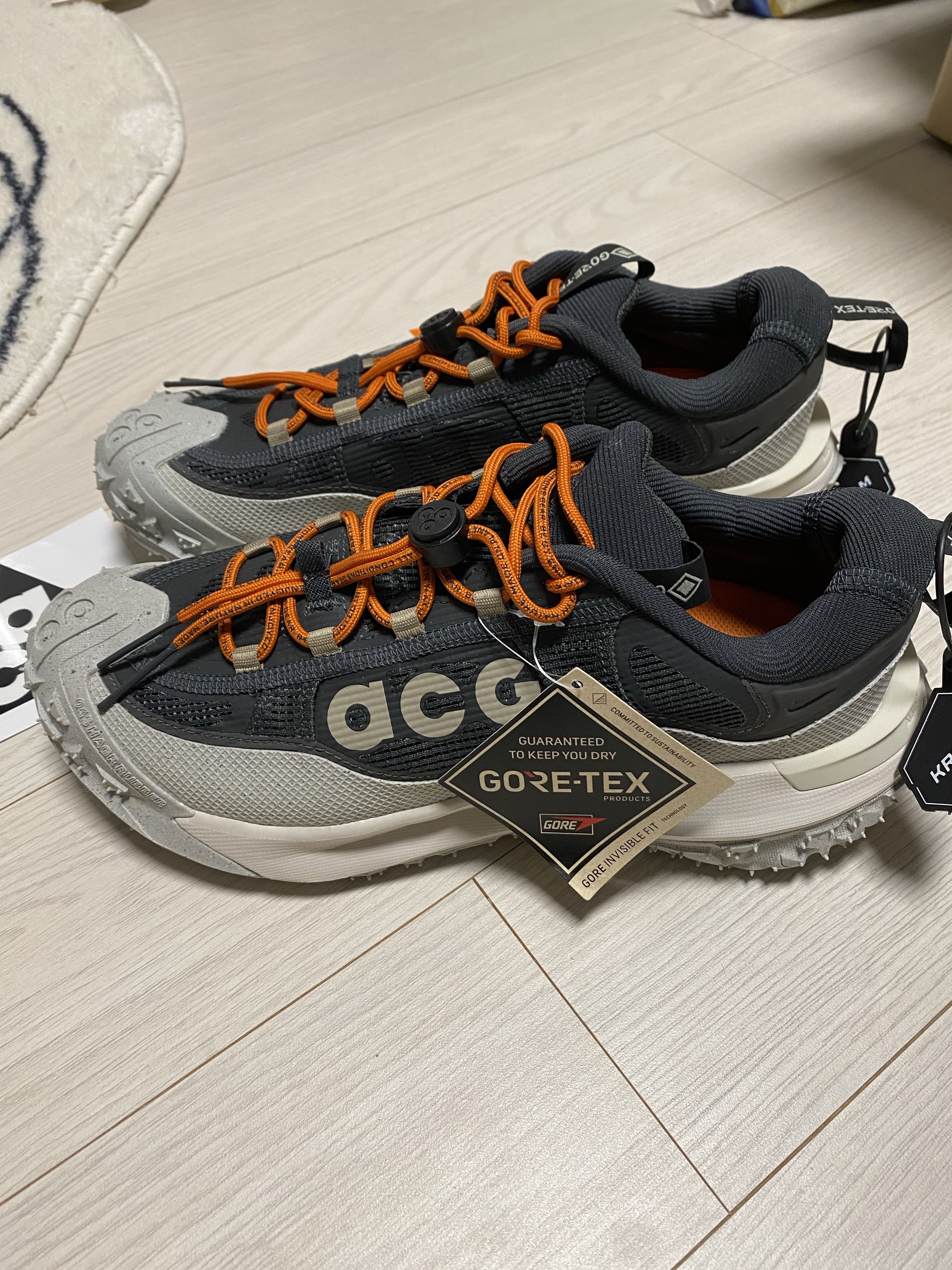 Nike ACG Mountain Fly Low Gore-Tex Dark Smoke Grey 착용 스타일 - 8