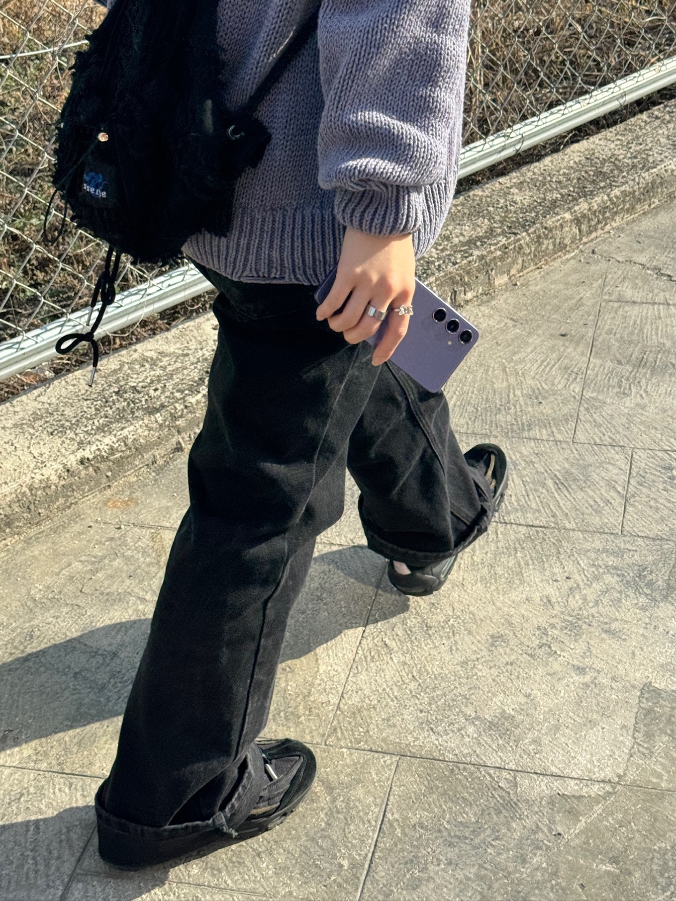 Nike x Comme des Garcons Homme Plus Air Max 95 Black, Samsung Galaxy S24+ 256GB Cobalt Violet (Korean Ver.) 착용 스타일 - 4