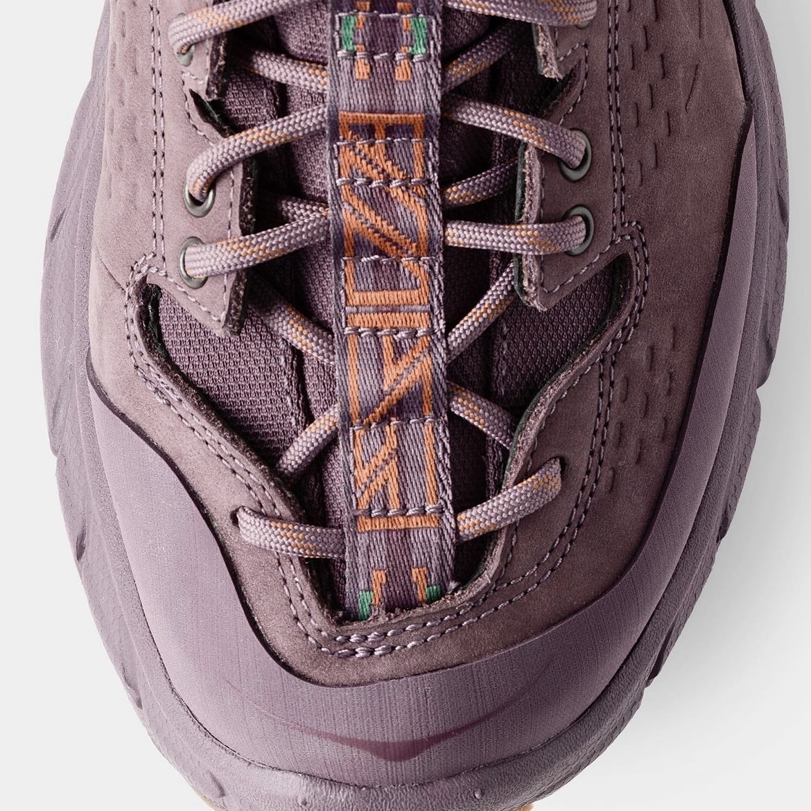 Hoka x Bodega Tor Ultra High Flint Eggplant 착용 스타일 - 4