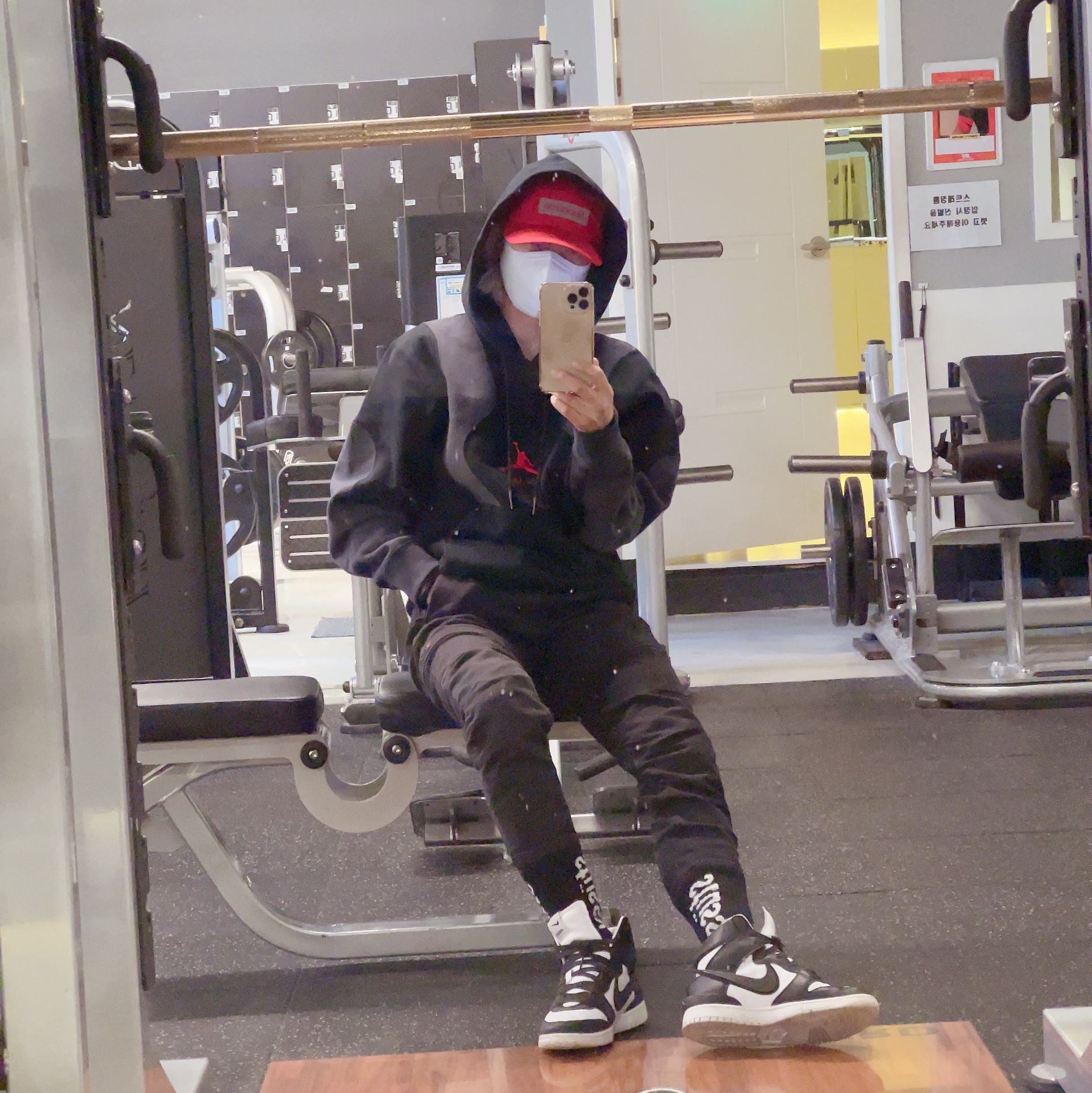 Stussy Helvetica Jacquard Crew Socks Black, Jordan x Off-White Fleece Pullover Hoodie Black - Asia 착용 스타일
