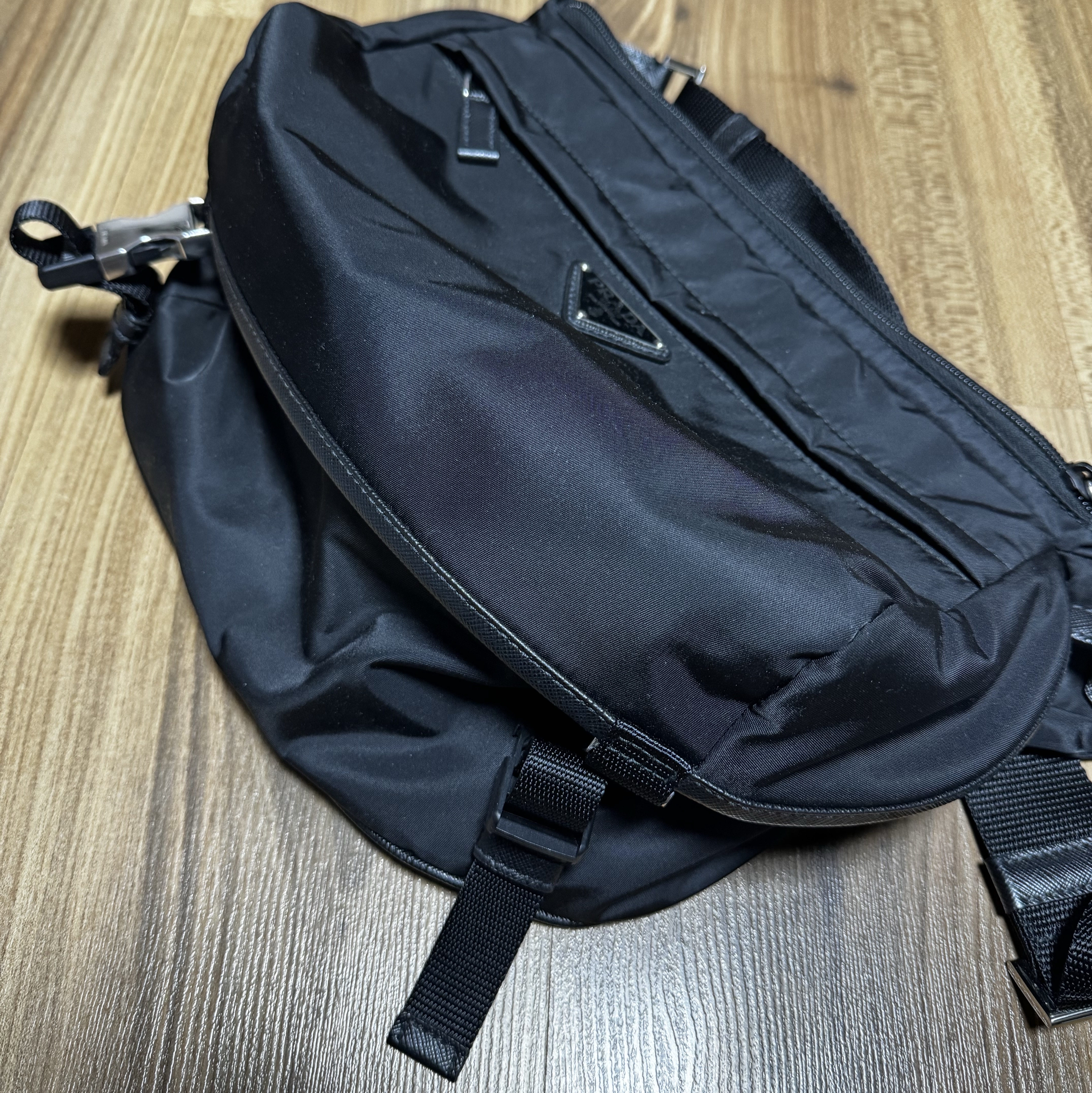 Prada Re-Nylon and Saffiano Leather Shoulder Bag Black 착용 스타일