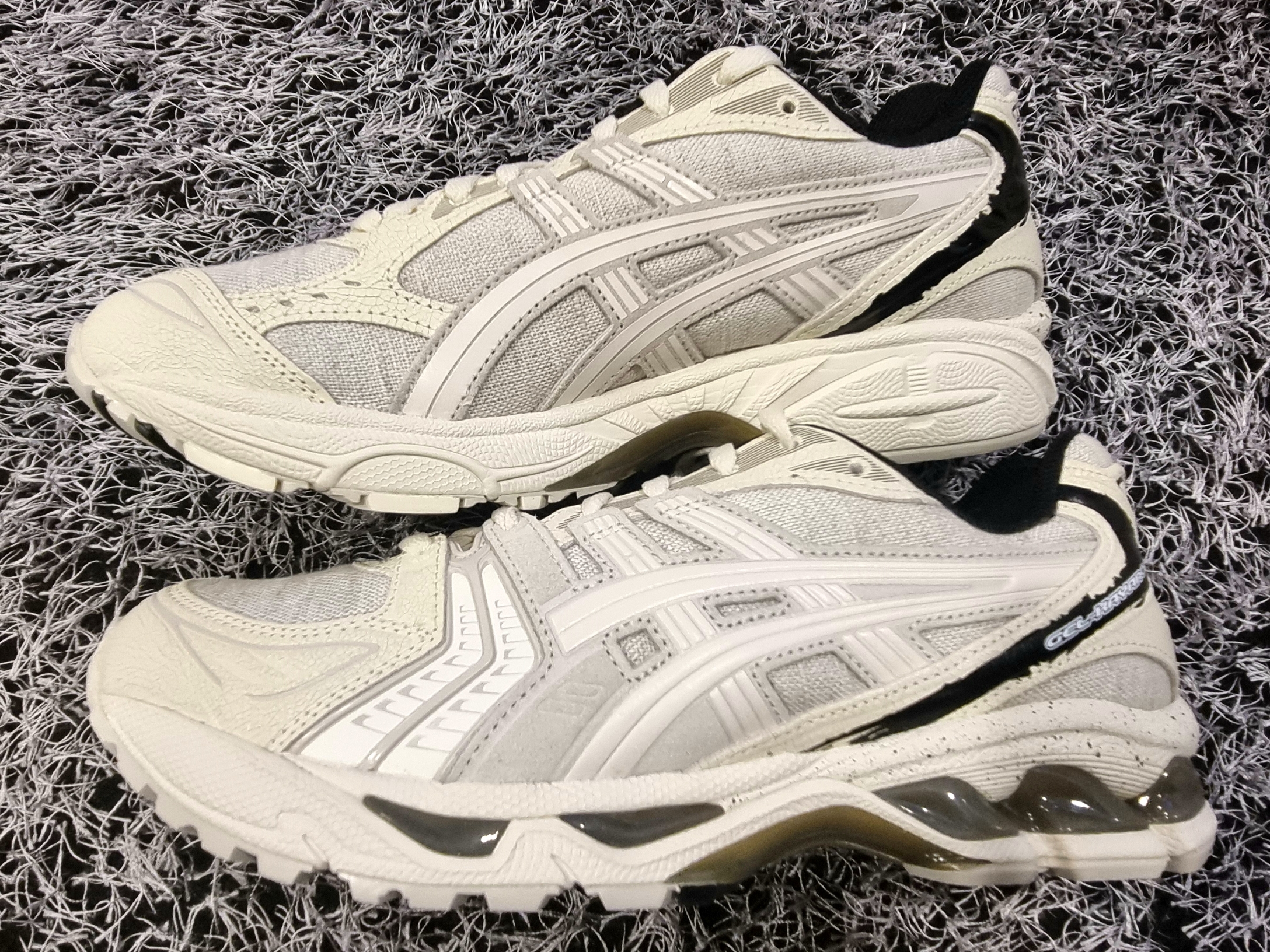 Asics Gel-Kayano 14 Imperfection Pack Cream 착용 스타일 - 3