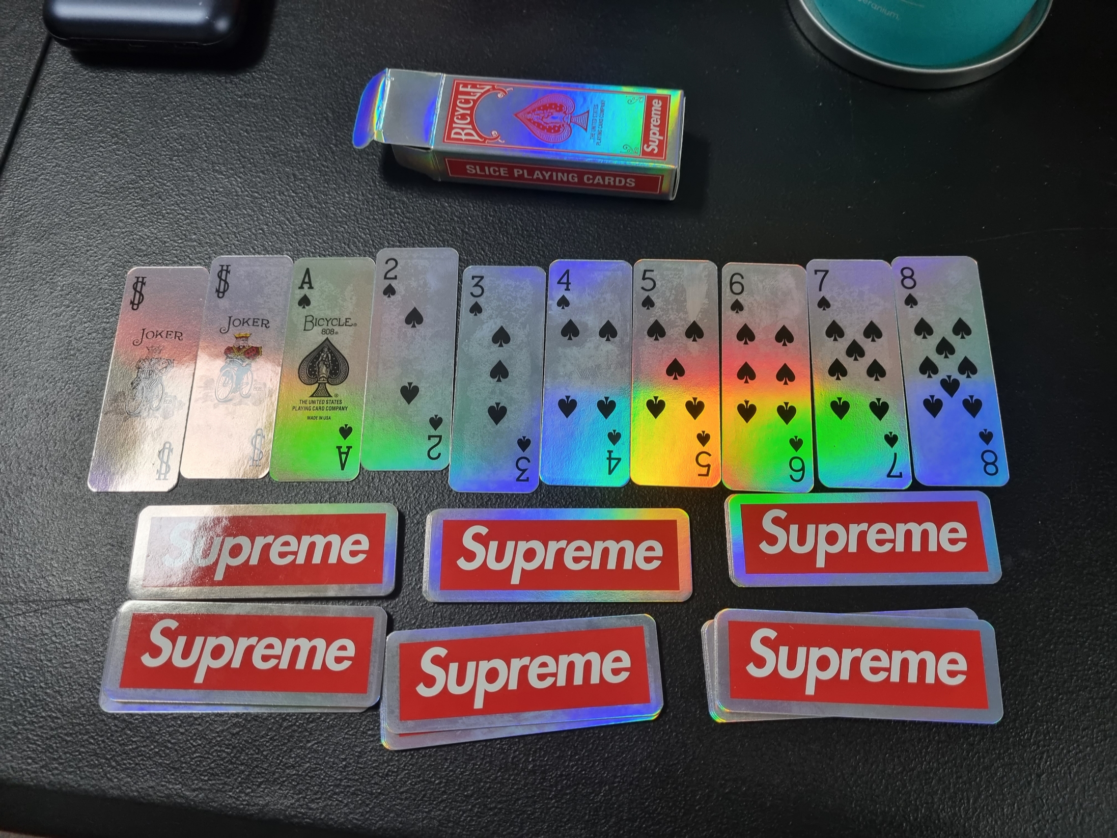 Supreme x Bicycle Holographic Slice Cards Holographic - 23FW 착용 스타일