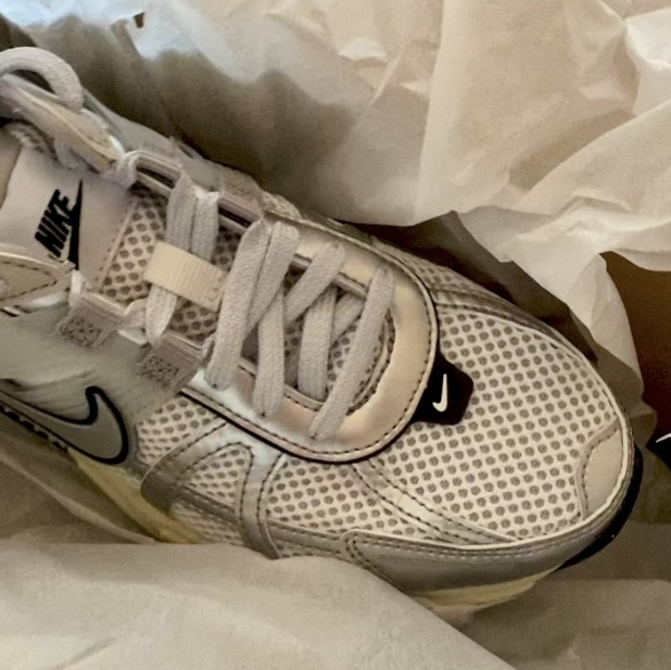 Nike V2K Run Summit White Metallic Silver 착용 스타일