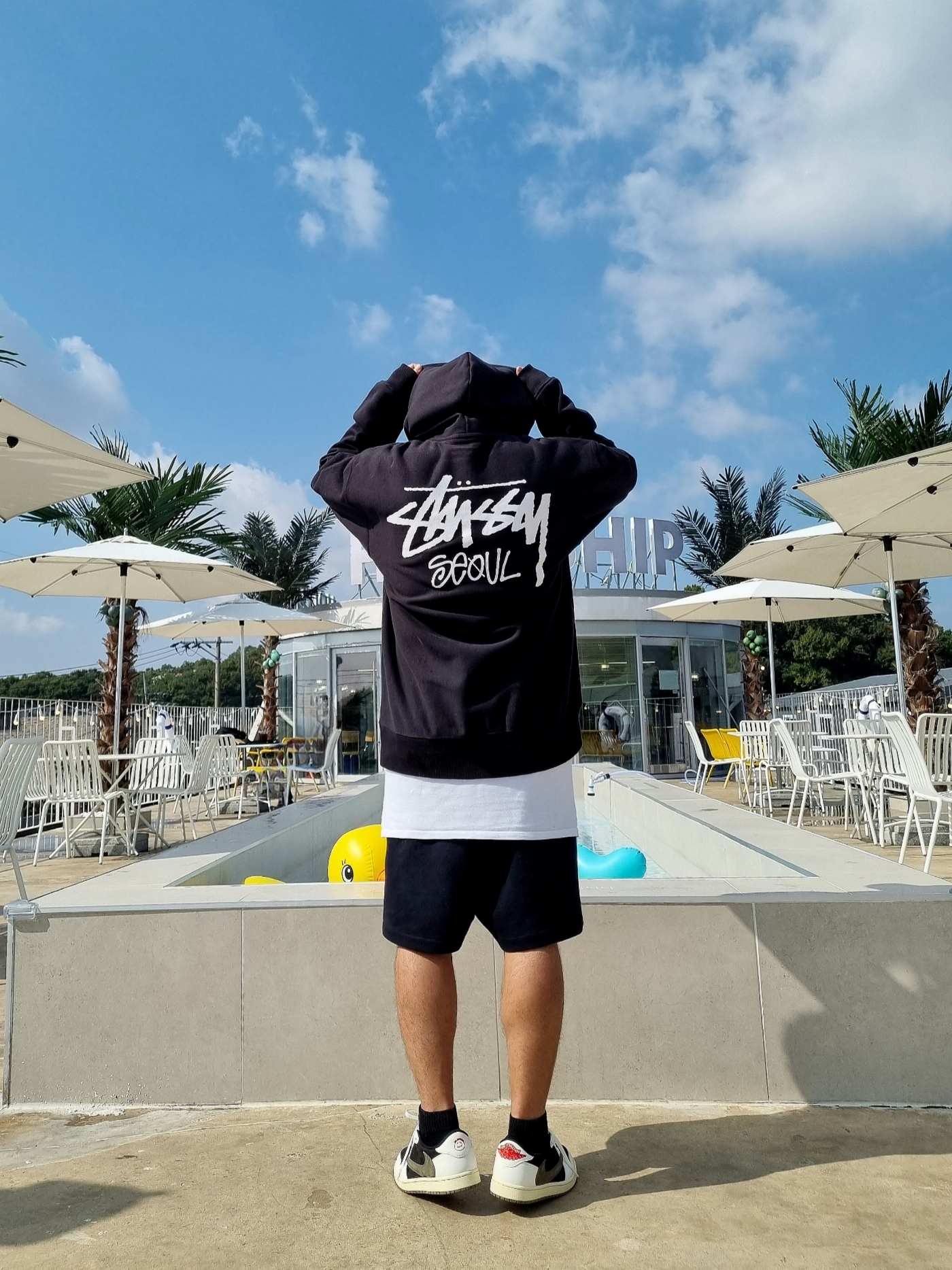 (W) Jordan 1 x Travis Scott Retro Low OG SP Medium Olive, Stussy Basic Stussy Hoodie Black 착용 스타일
