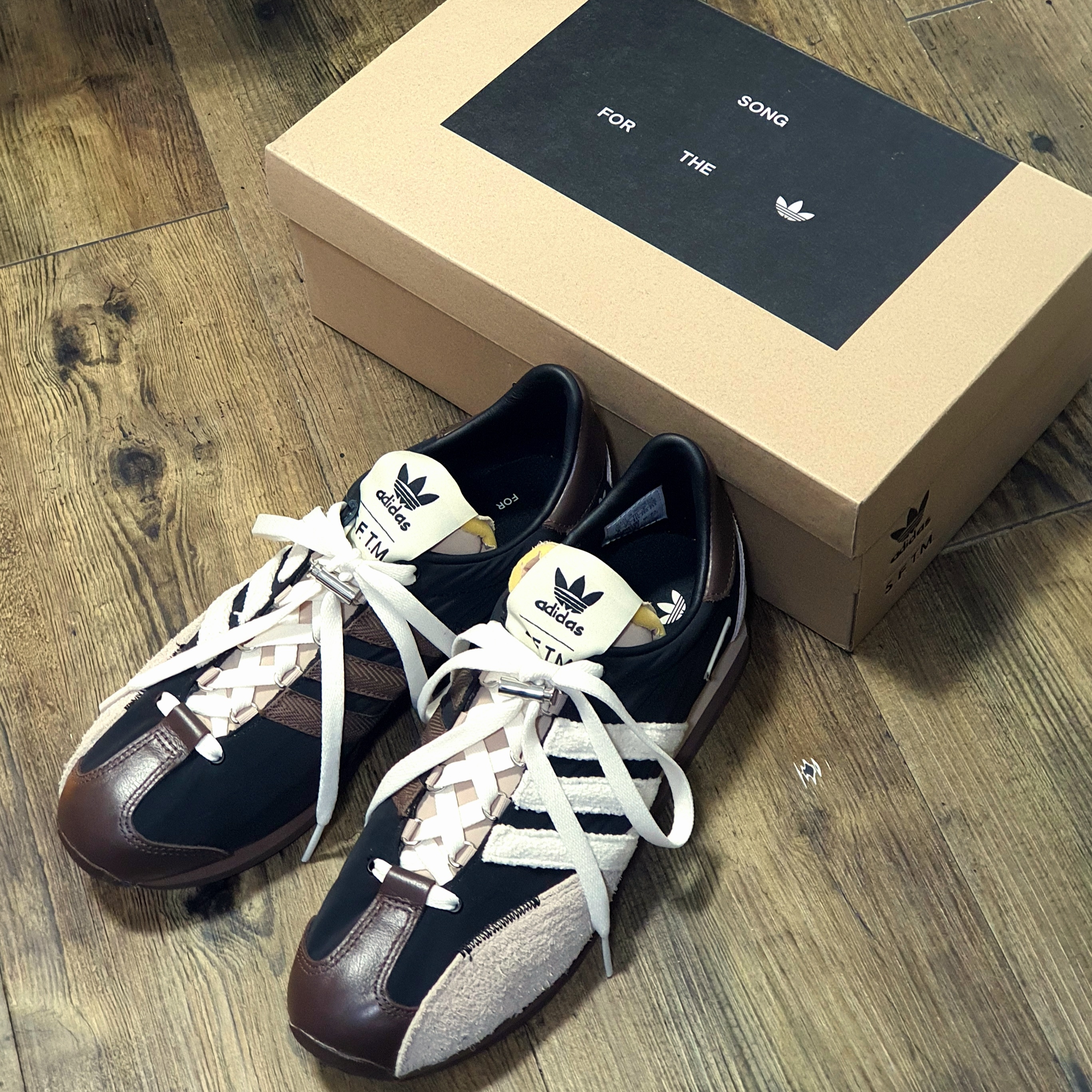 Adidas x Song for the Mute Country OG Core Black Core White 착용 스타일 - 1
