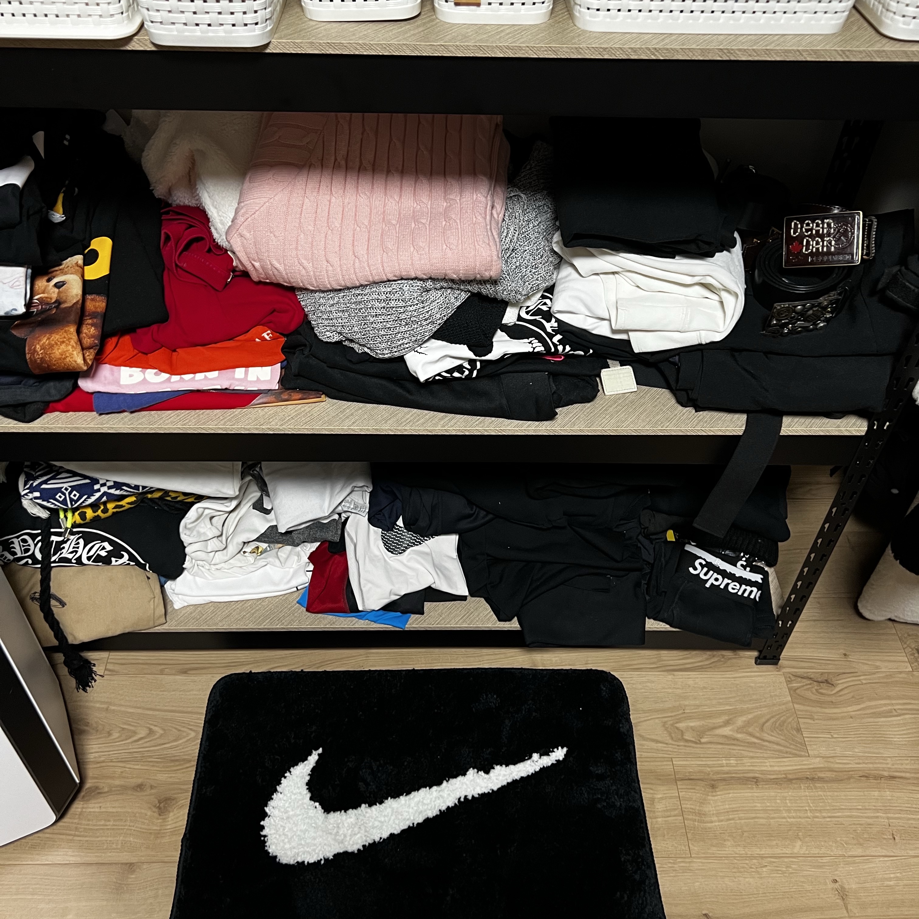 Nike Swoosh Rug Black White 착용 스타일