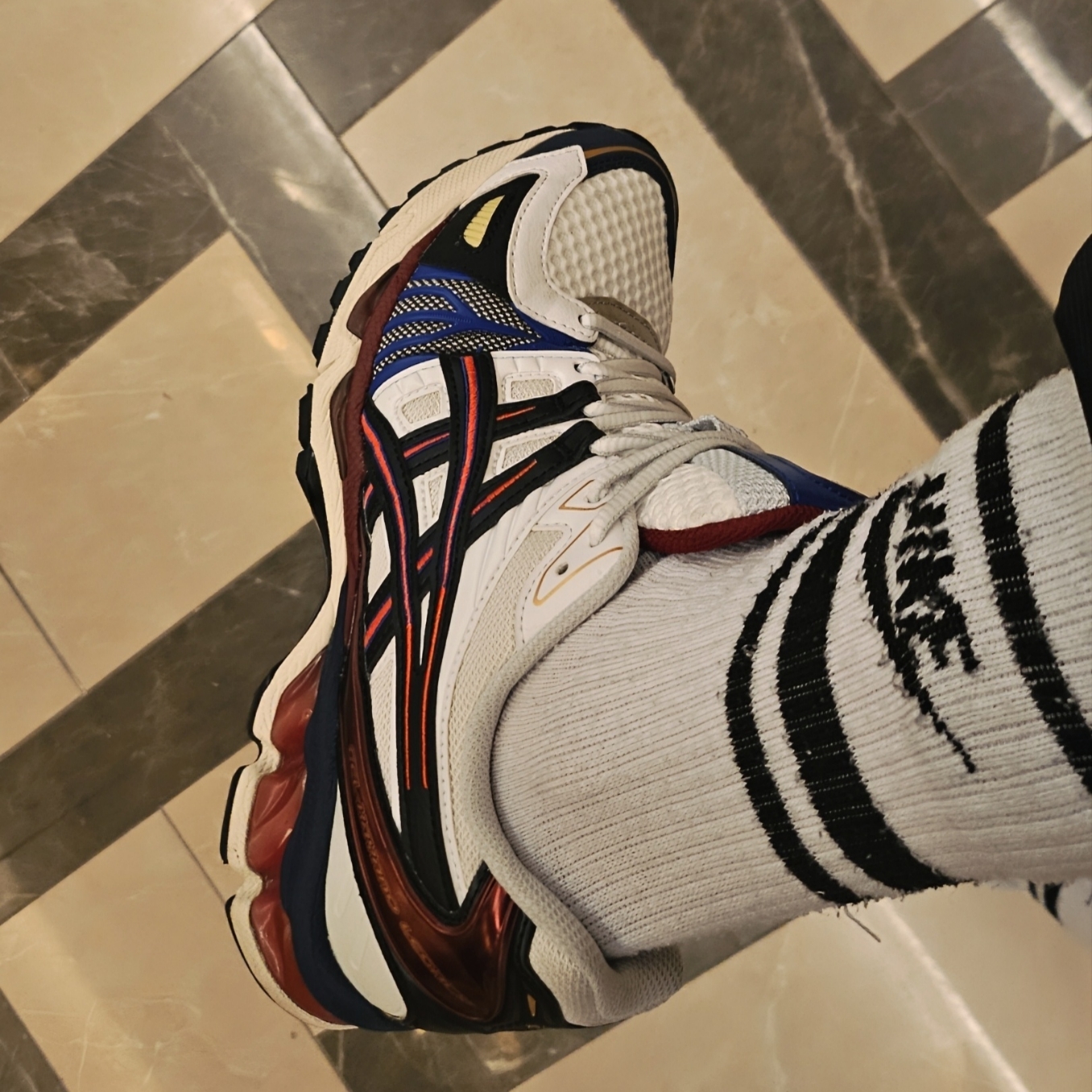 Asics Gel-Kayano Legacy White Black, Nike Dri-Fit Park 20 Training Suit Black μ°©μ© μ€νμΌ - 2