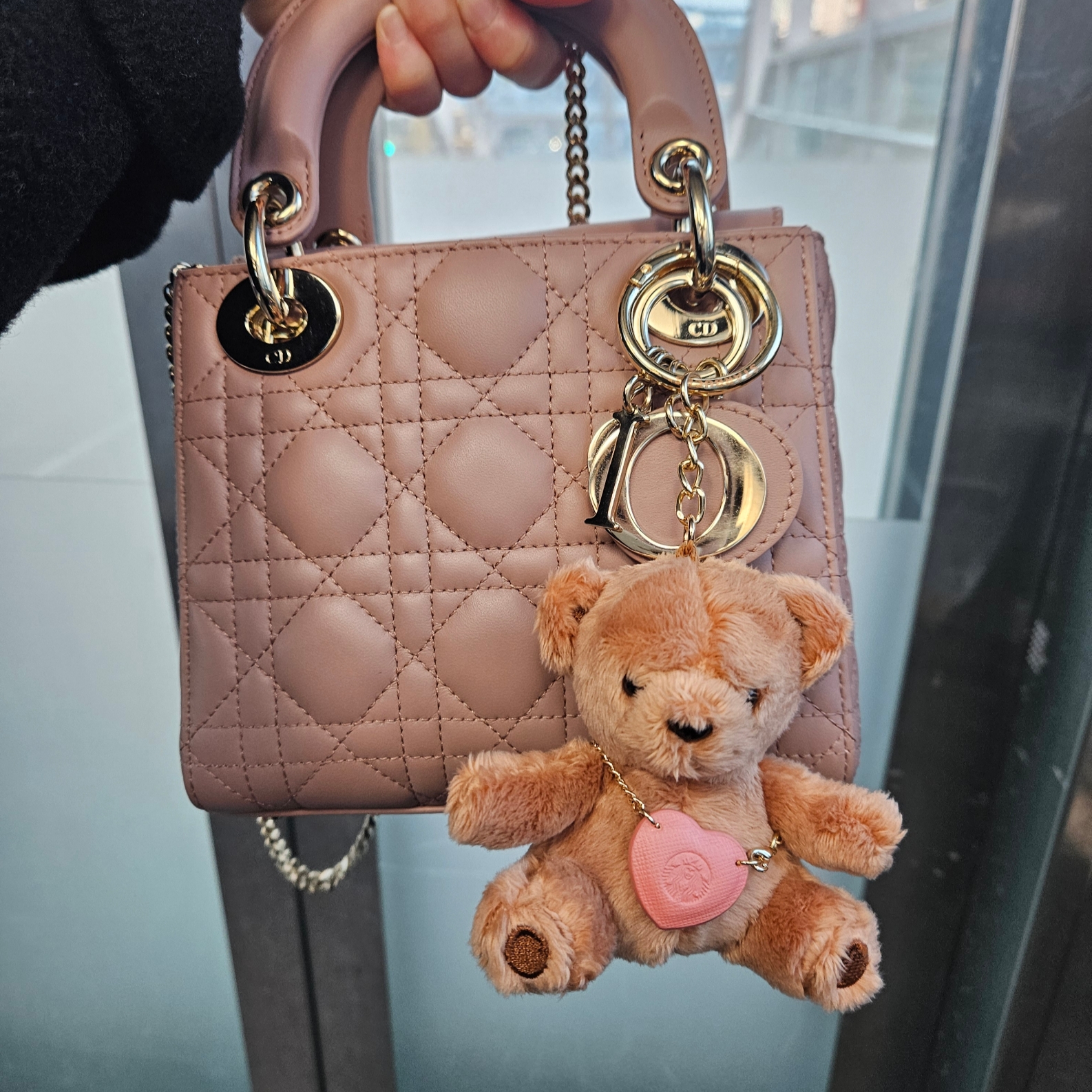 Starbucks Be Mine Bear Fabric Keychain 착용 스타일