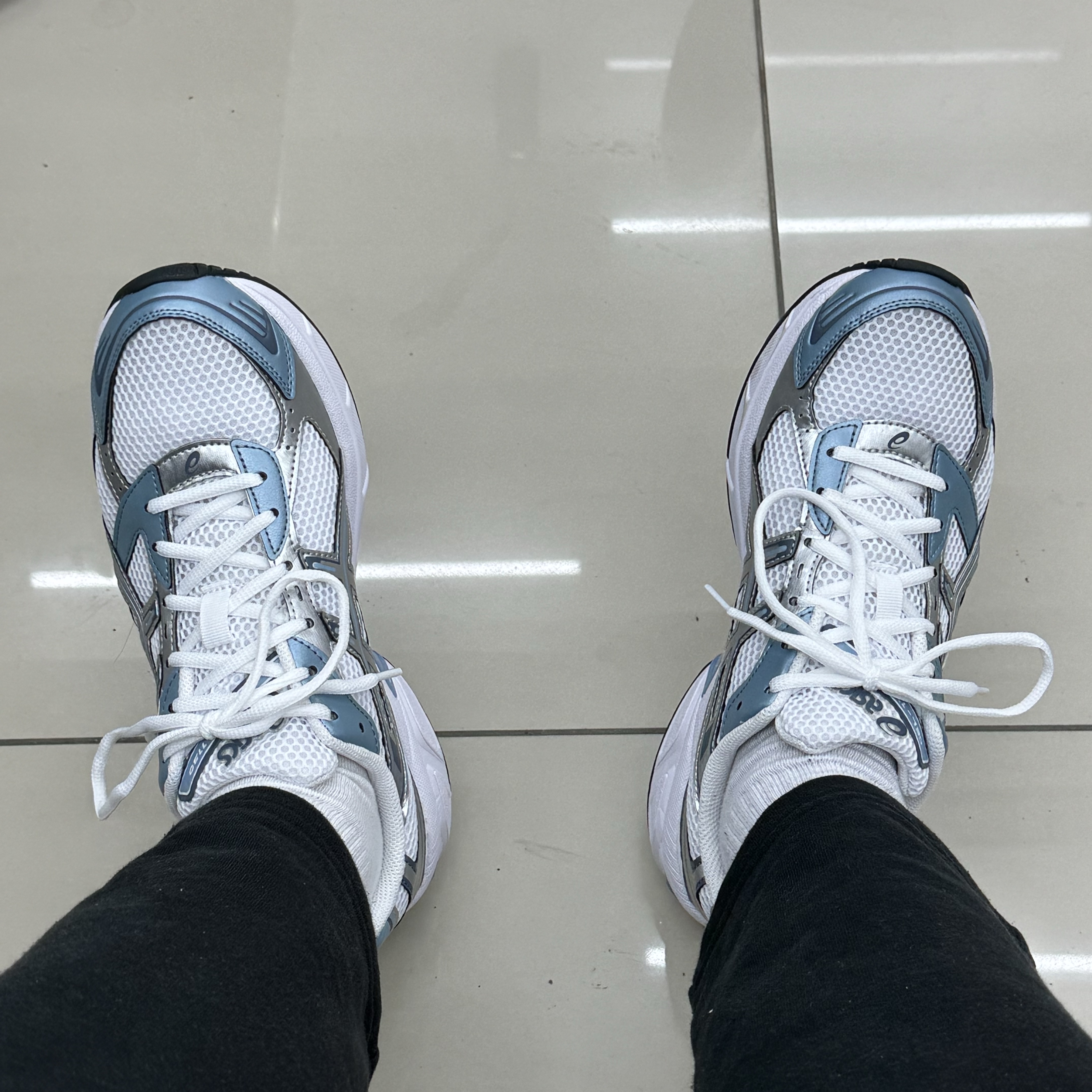 Asics Gel-1130 White Shark Skin 착용 스타일