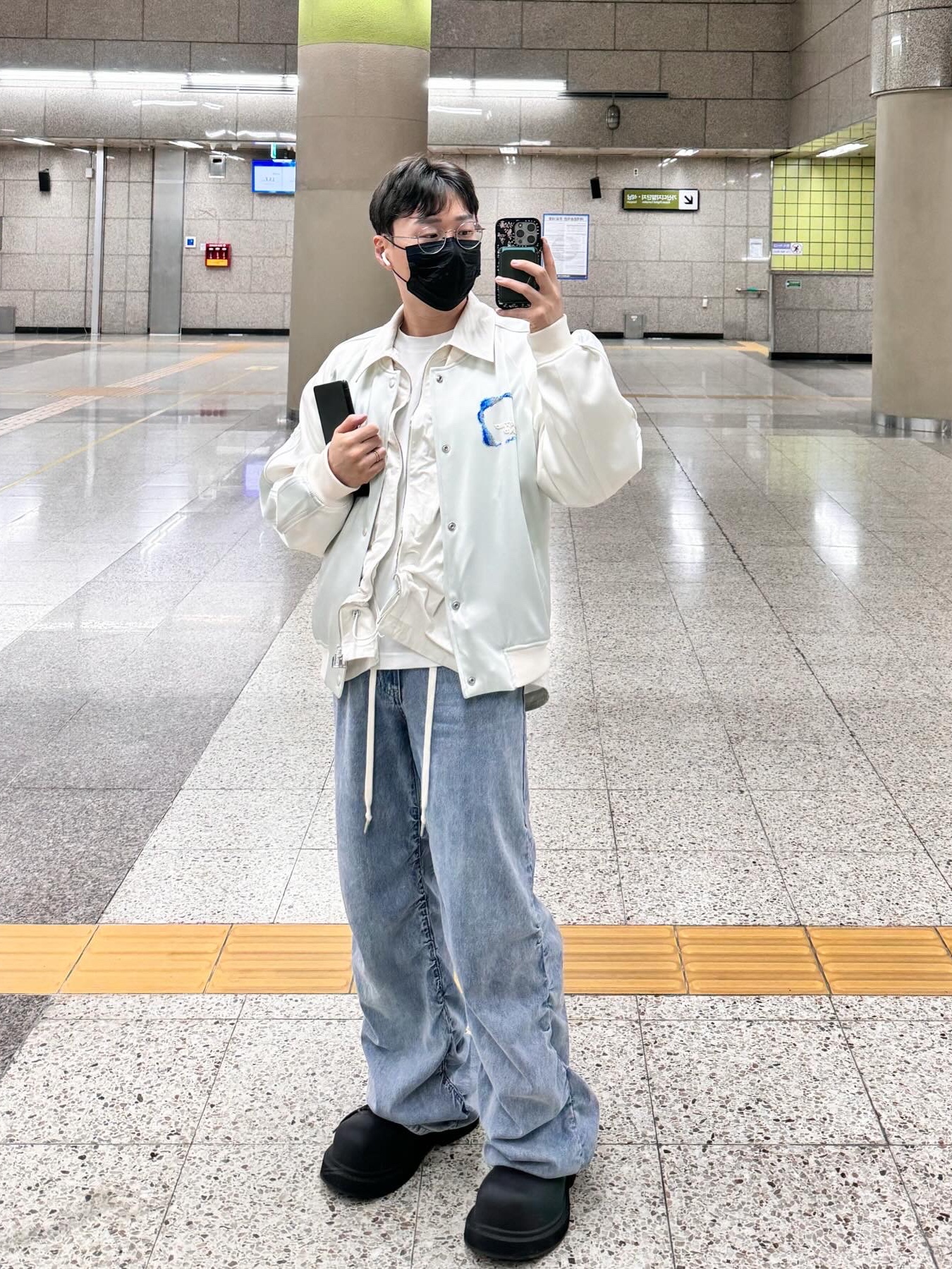 Wooyoungmi Shearling Wide Denim Pants Blue - 24SS, Balenciaga Steroid Derby Black 착용 스타일 - 3