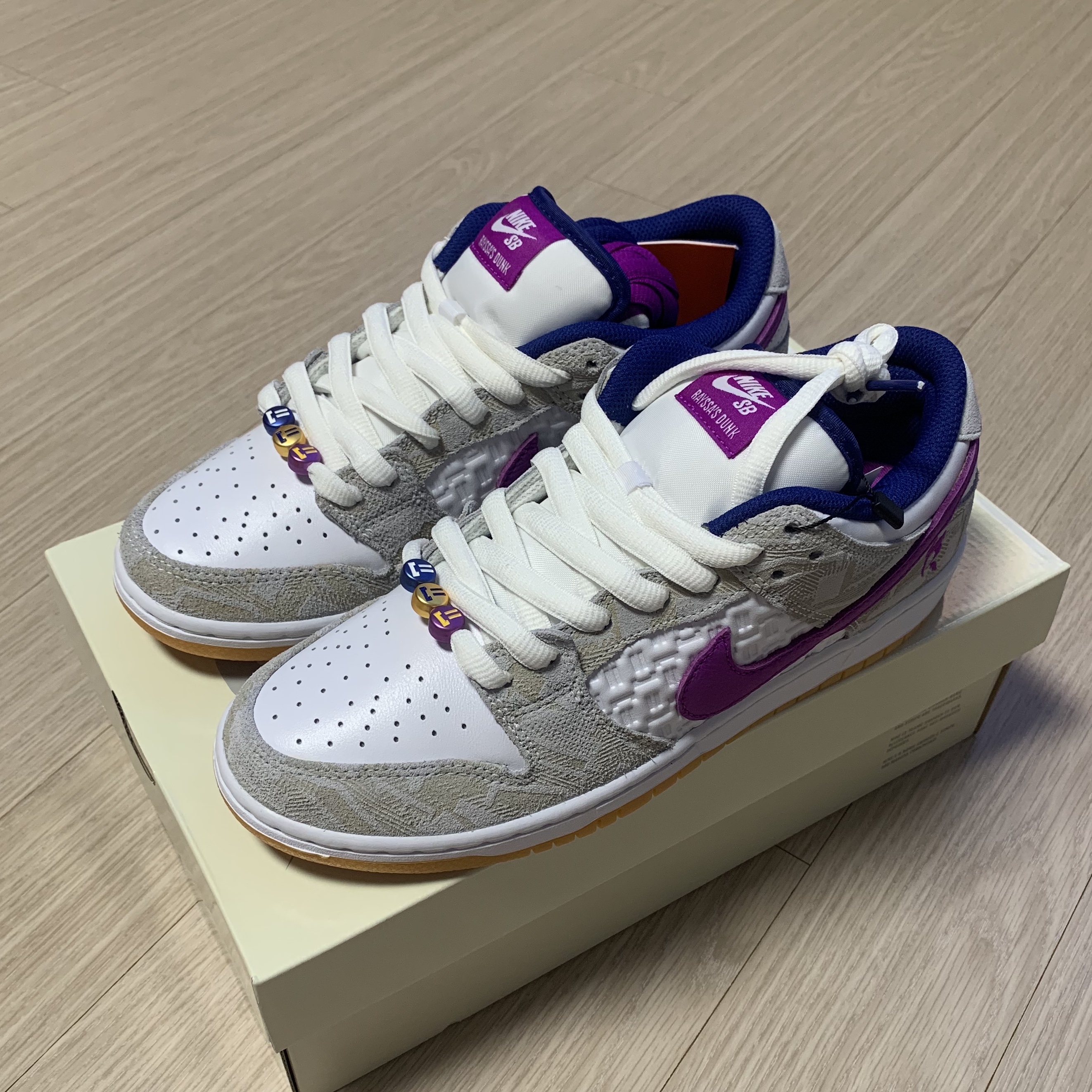 Nike x Rayssa Leal SB Dunk Low PRM Pure Platinum Vivid Purple 착용 스타일 - 1