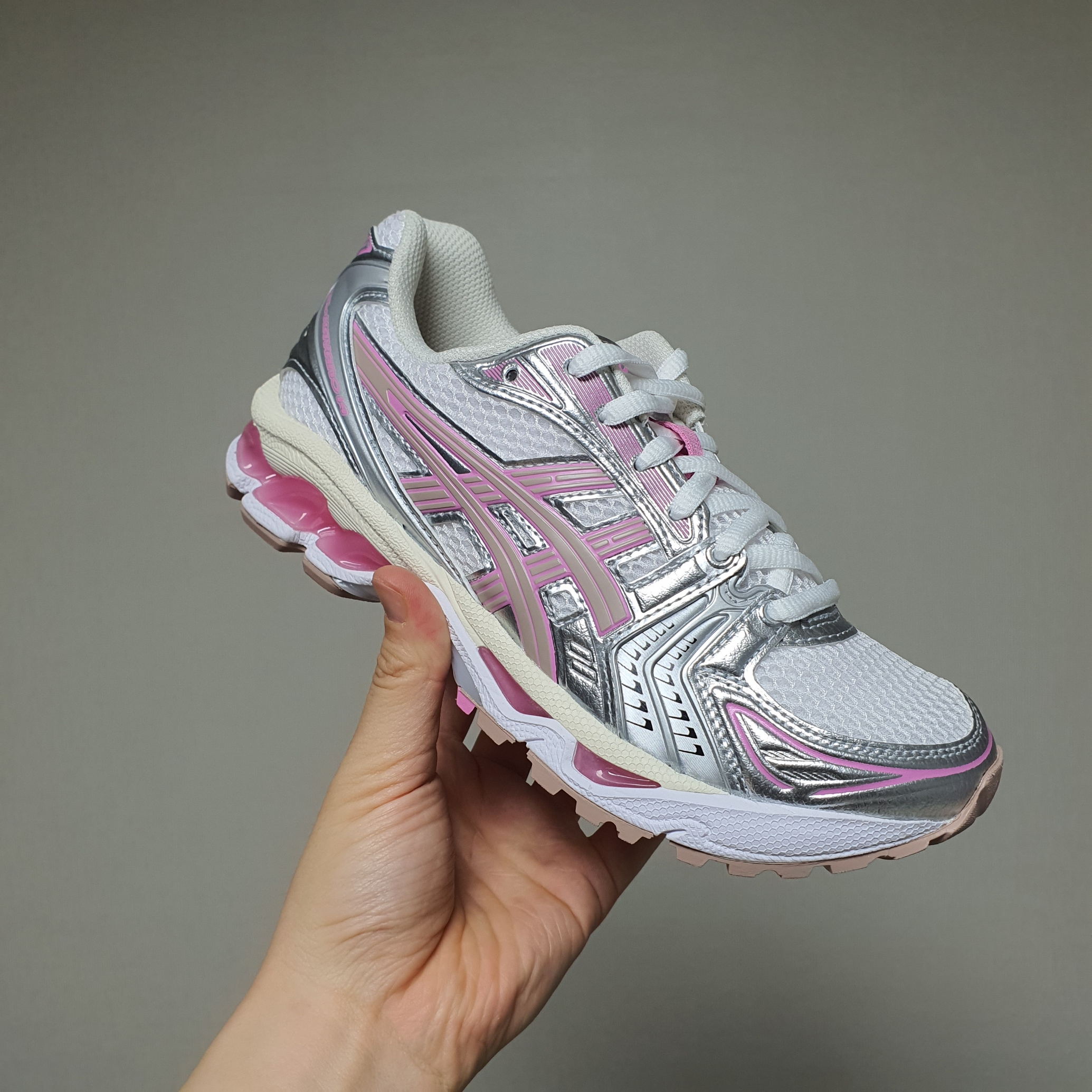 Asics Unlimited Gel-Kayano 14 White Fawn 착용 스타일