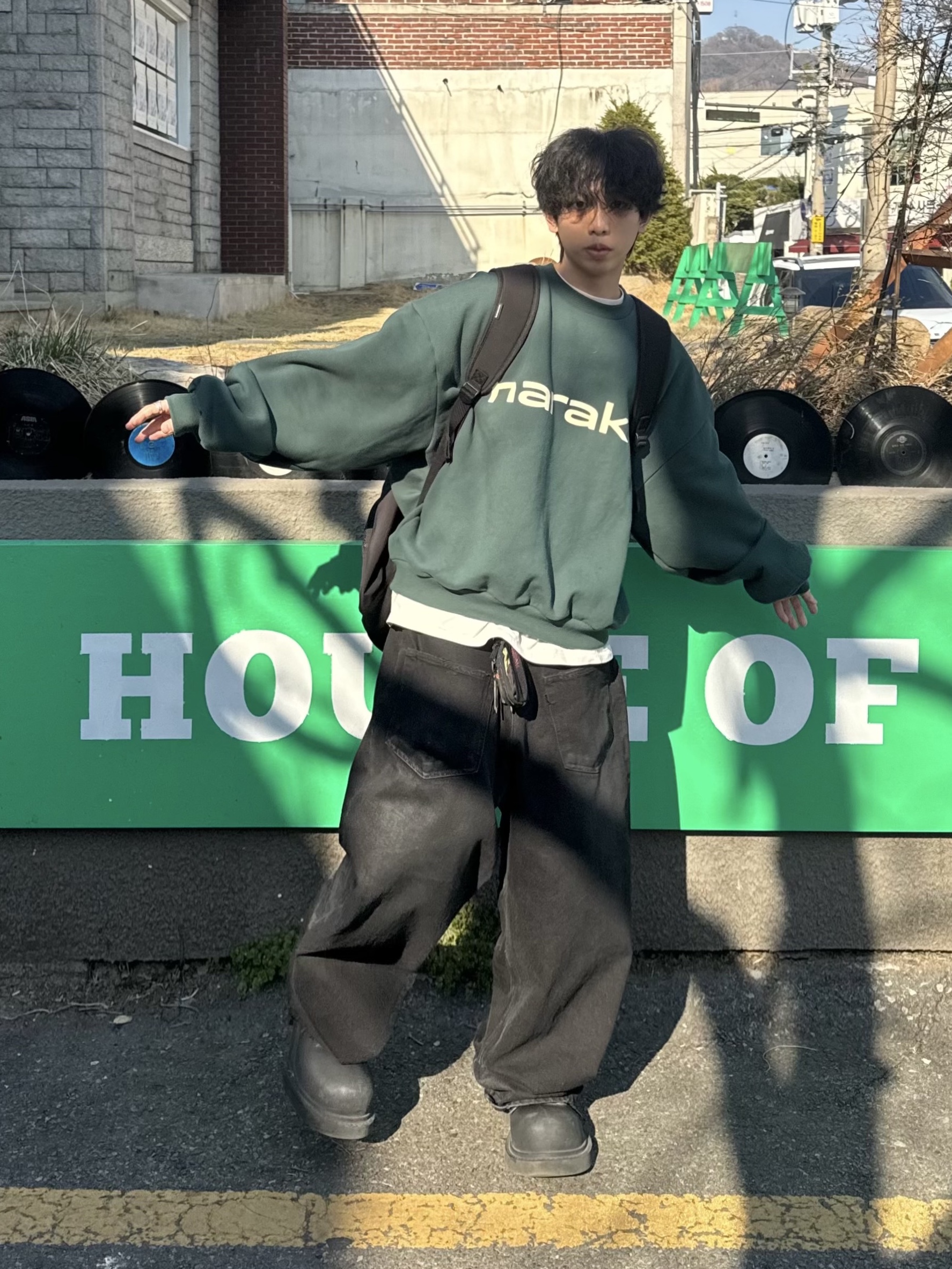 Netherworld Naraka Sweatshirt Huntsman, Project G/R Backward Denim Pants Black 착용 스타일 - 2