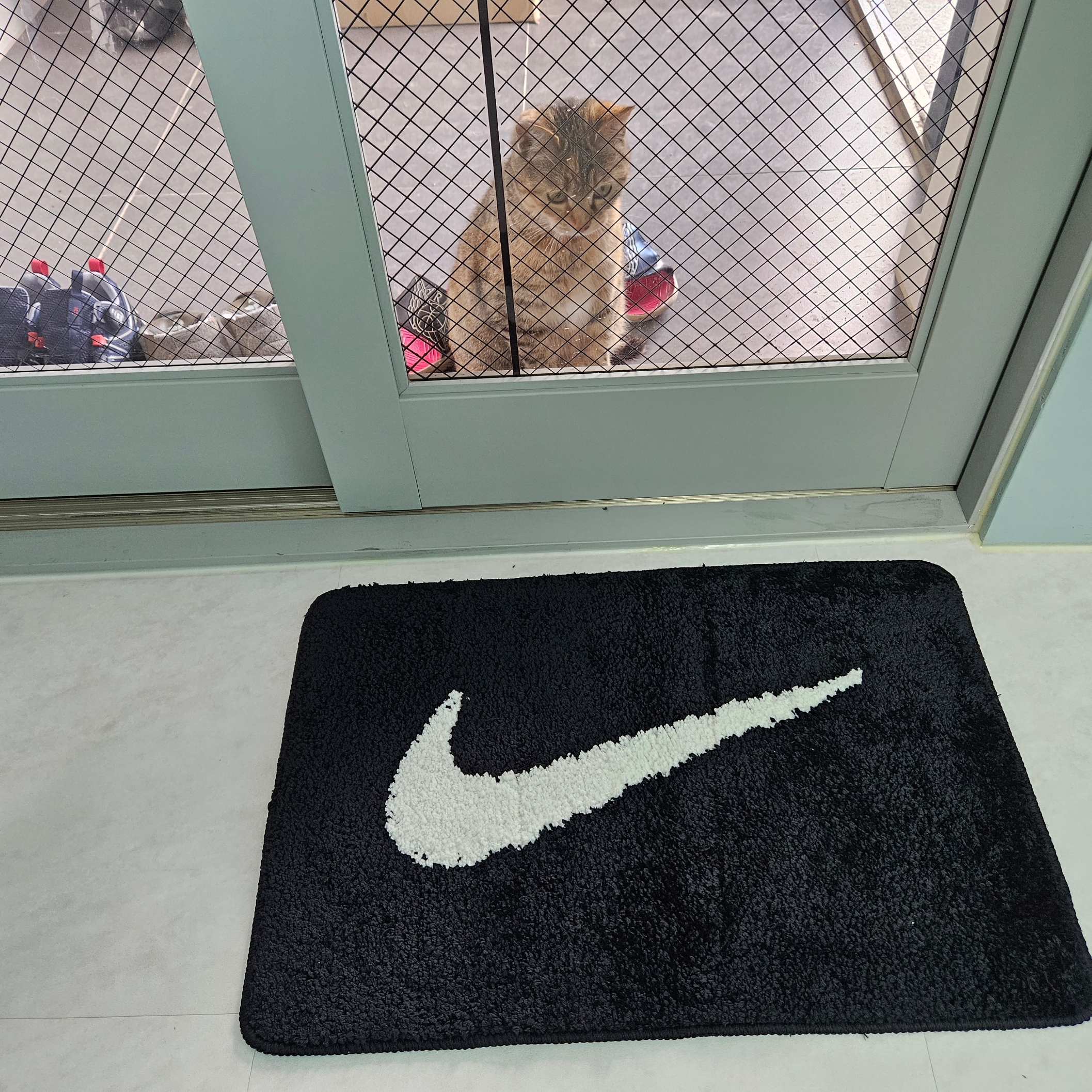 Nike Swoosh Rug Black White 착용 스타일 - 2