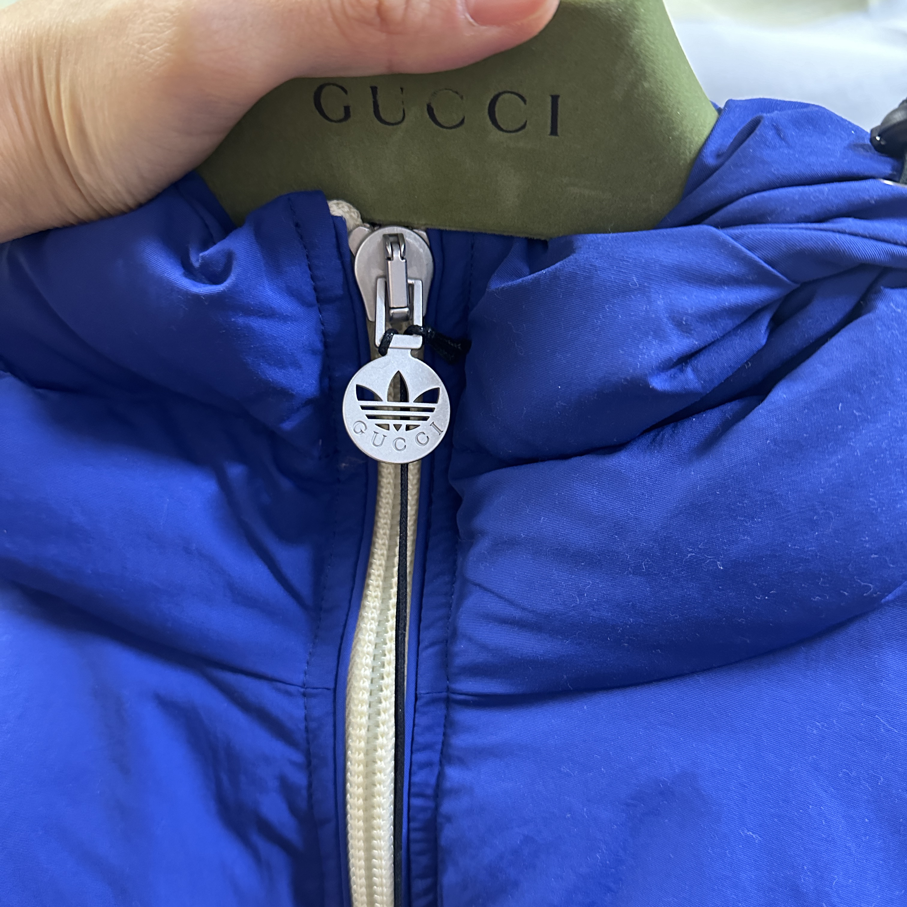 Gucci x Adidas Nylon Down Jacket Blue 착용 스타일 - 3