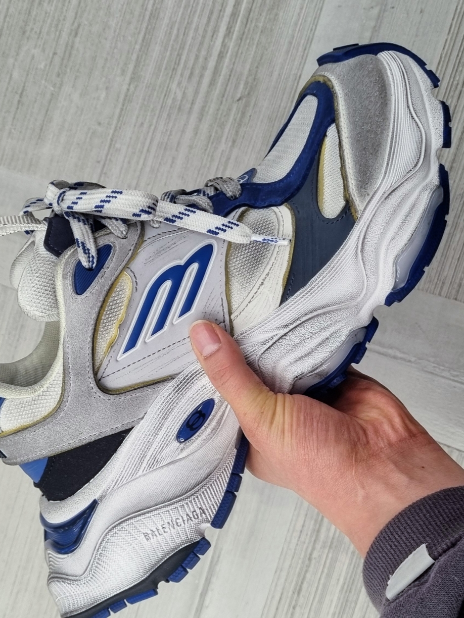 Balenciaga Cargo Sneakers Grey White Blue 착용 스타일