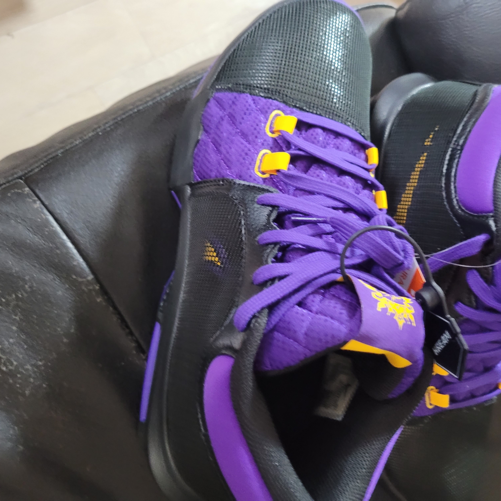 Nike LeBron Witness 8 EP Black Field Purple 착용 스타일