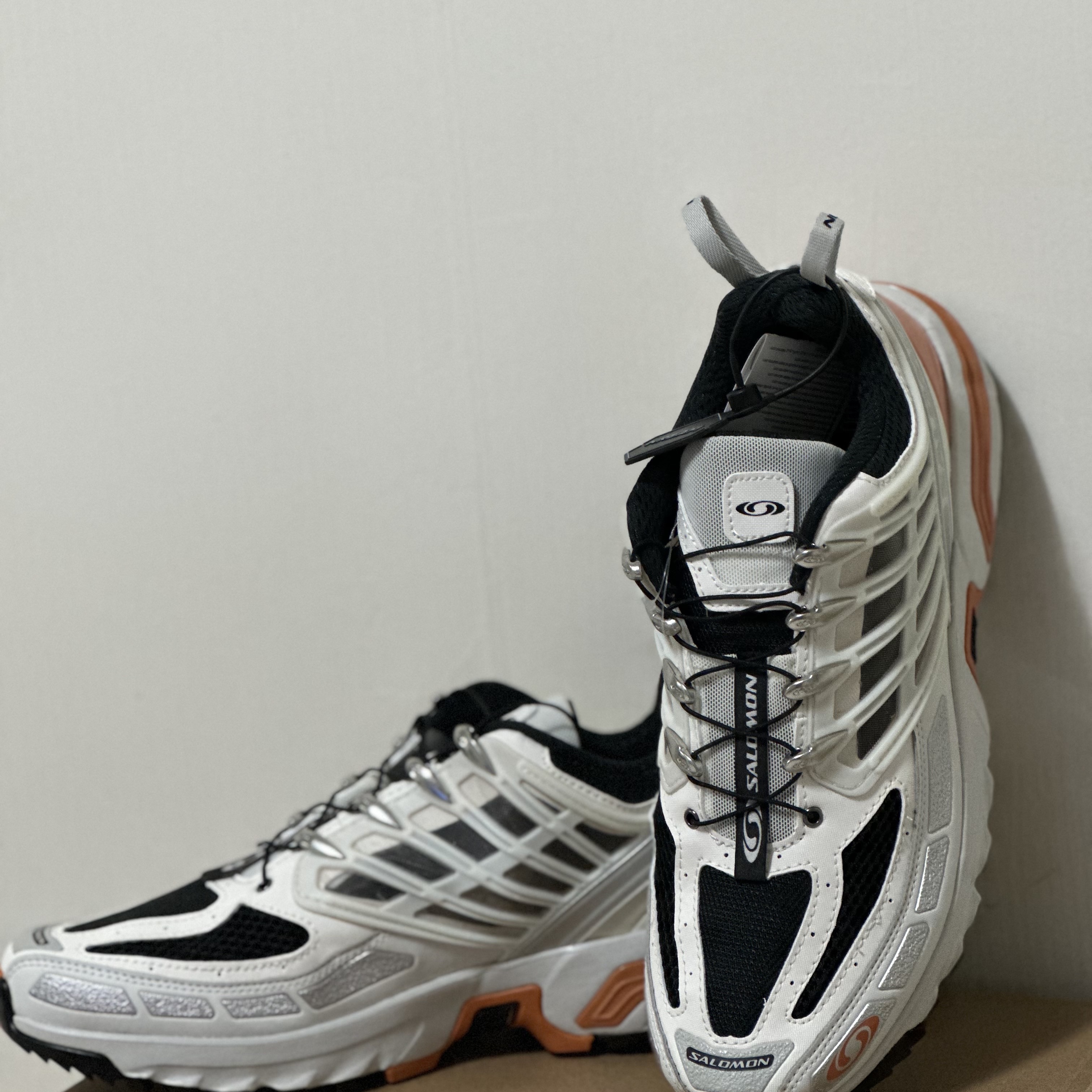 Salomon ACS Pro Vanila Ice Lunar Rock 착용 스타일 - 2