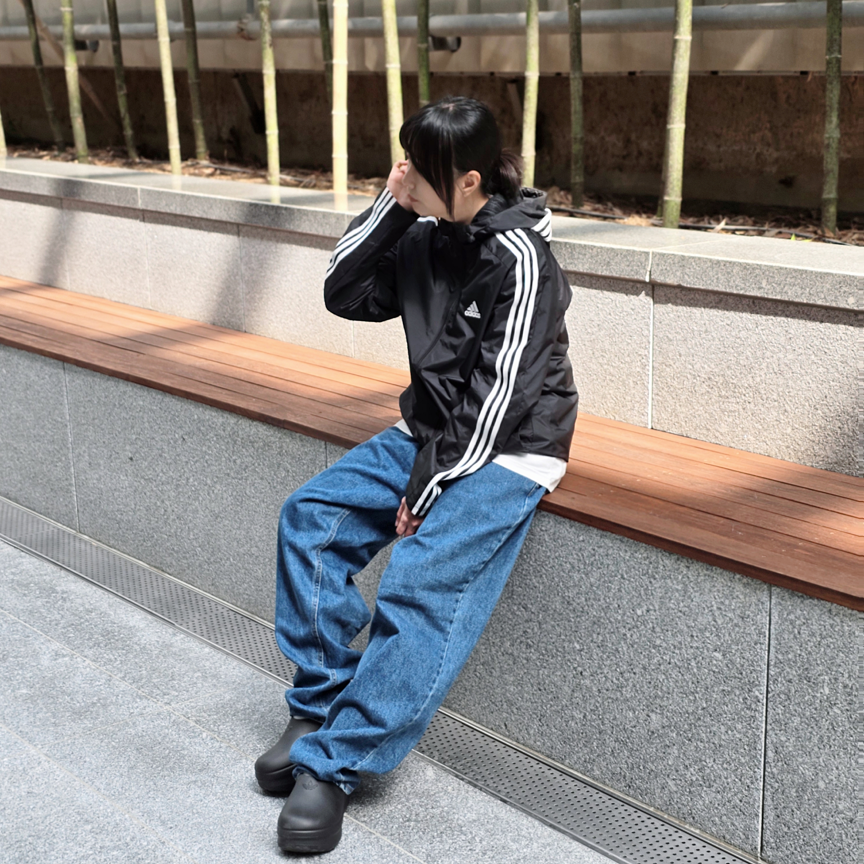 Adidas Essential 3S Woven Windbreaker Jacket Black - KR Sizing, (W) Adidas Adifom Stan Smith Mule Core Black 착용 스타일