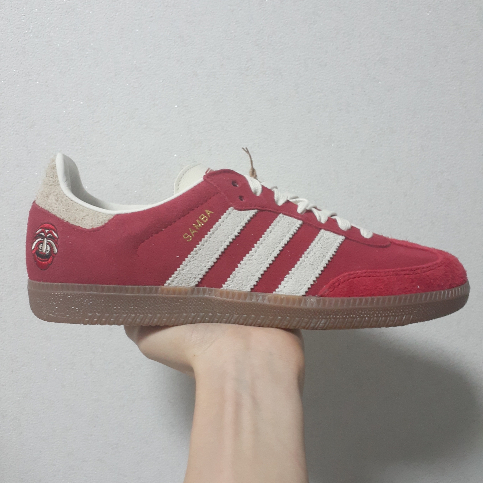 Adidas Samba OG Tal Better Scarlet Off White 착용 스타일