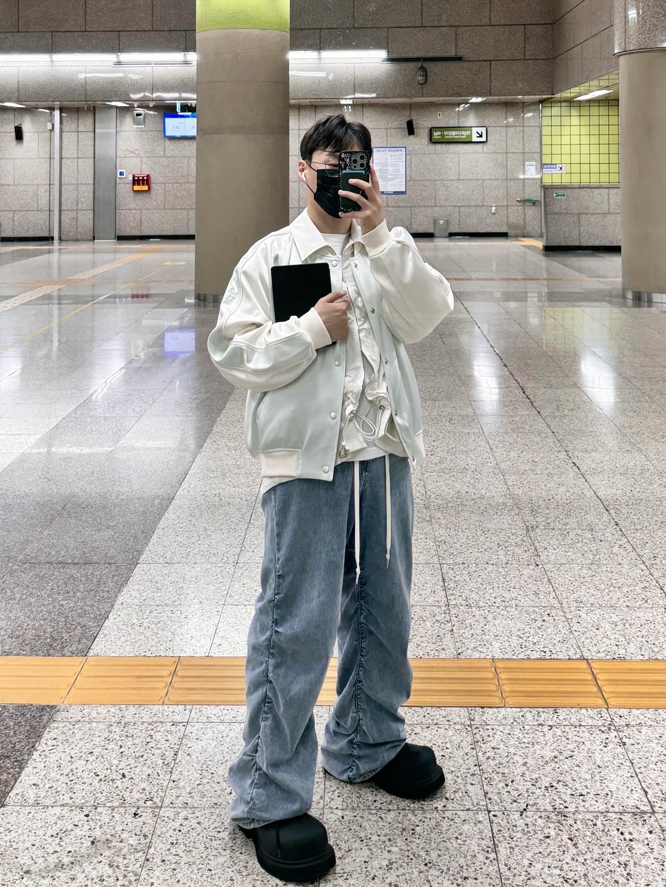 Wooyoungmi Shearling Wide Denim Pants Blue - 24SS, Balenciaga Steroid Derby Black 착용 스타일 - 2