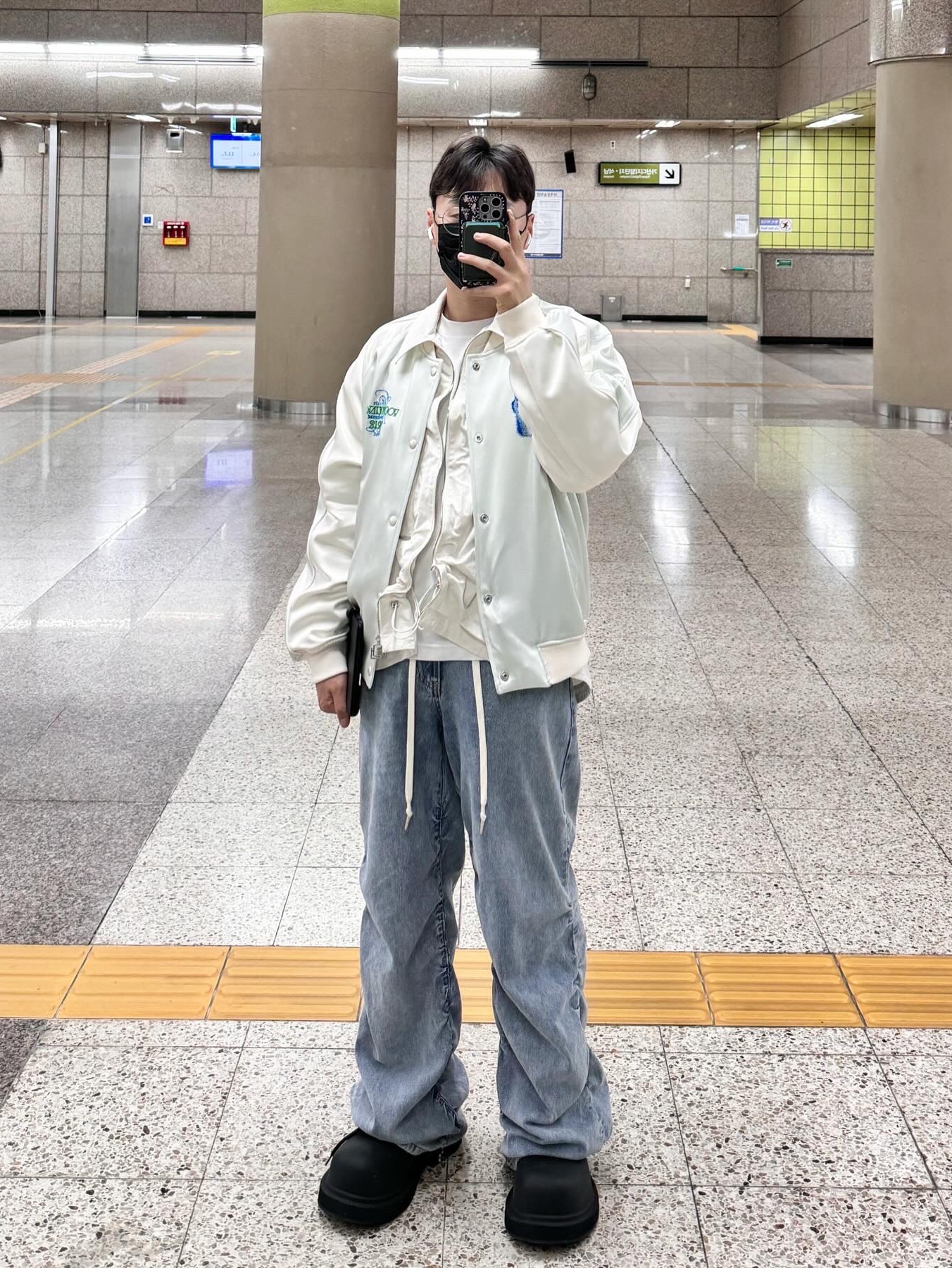 Wooyoungmi Shearling Wide Denim Pants Blue - 24SS, Balenciaga Steroid Derby Black 착용 스타일 - 1