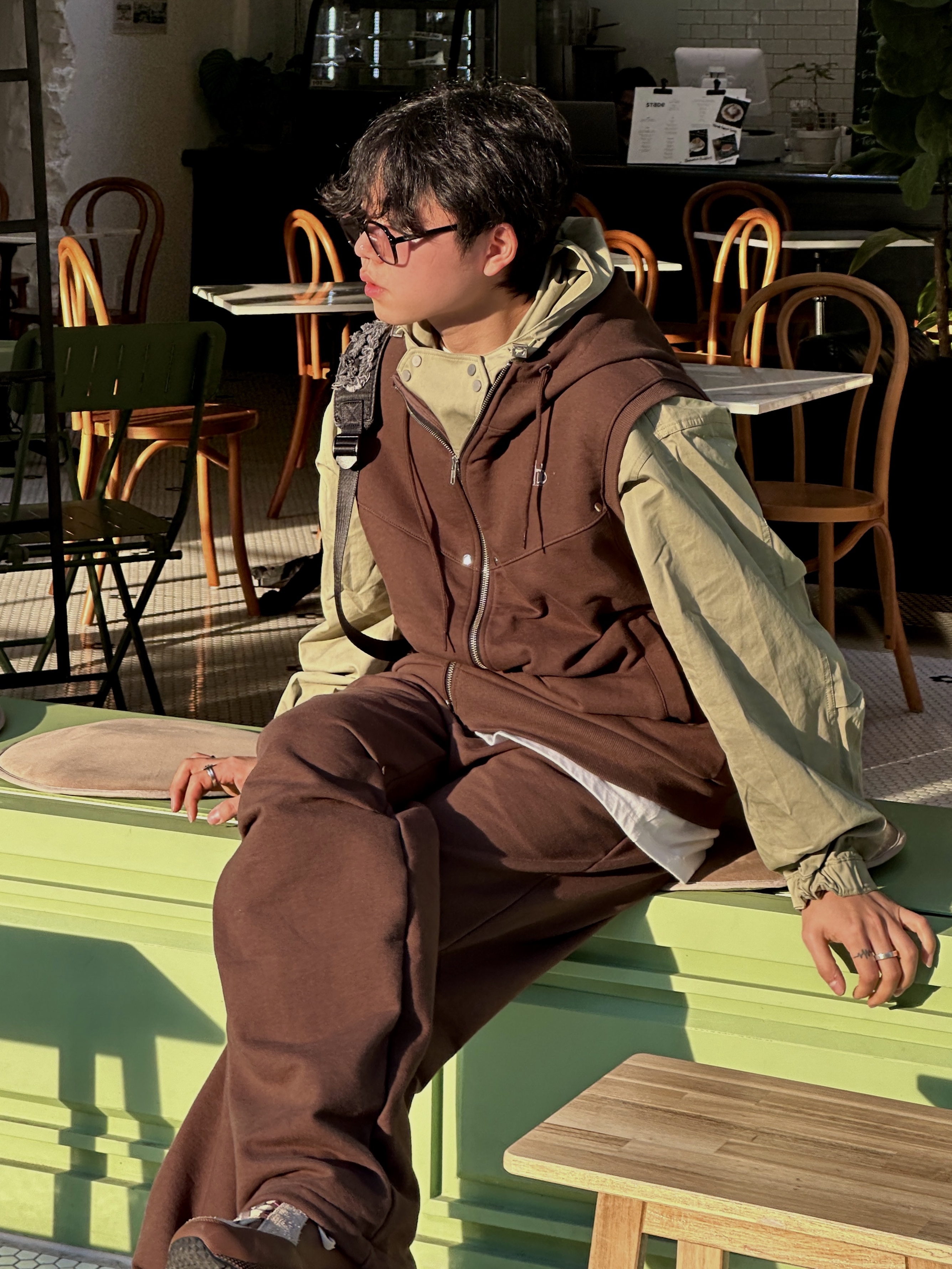 Nike x Jacquemus Air Humara LX Ale Brown and Gold 착용 스타일 - 4