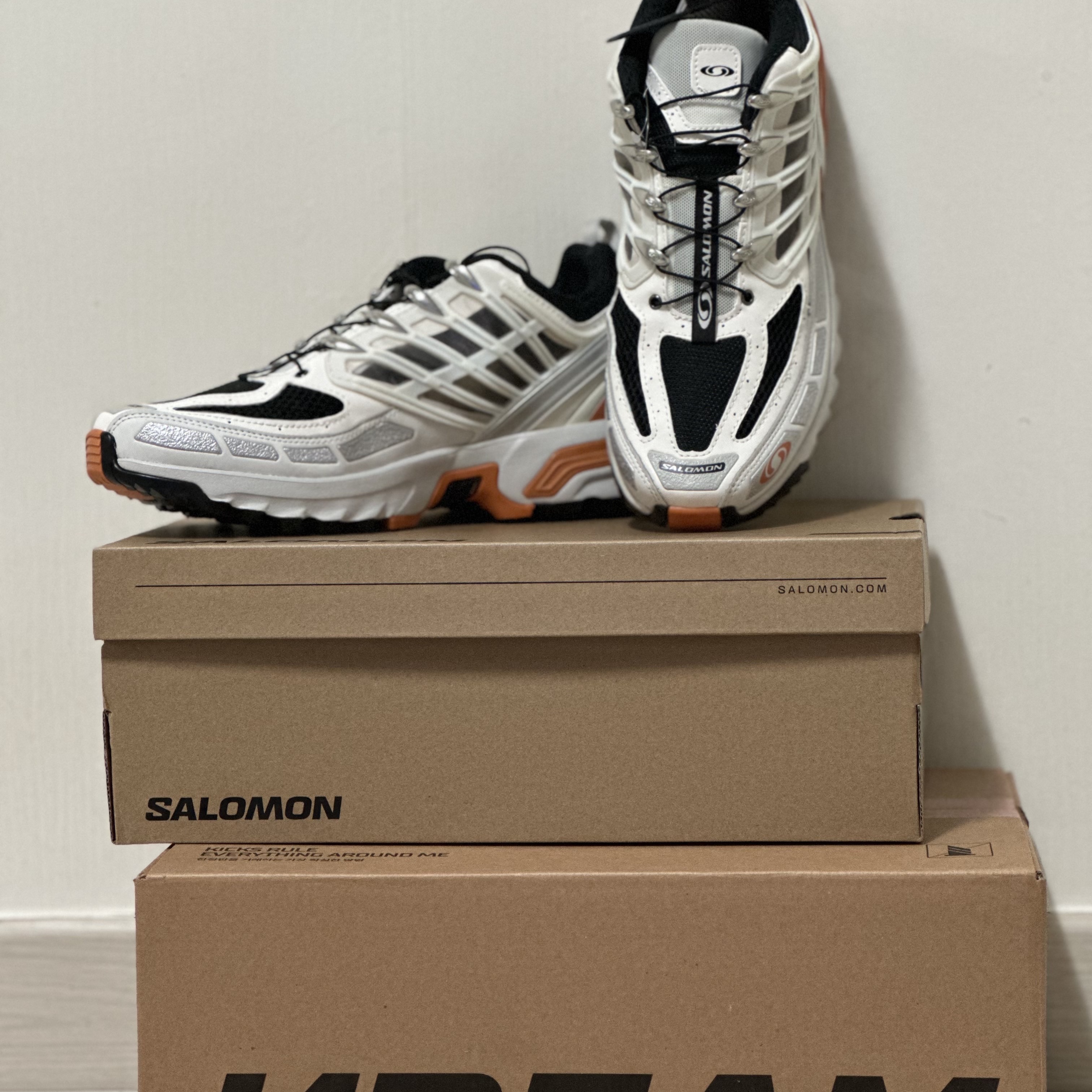 Salomon ACS Pro Vanila Ice Lunar Rock 착용 스타일 - 1
