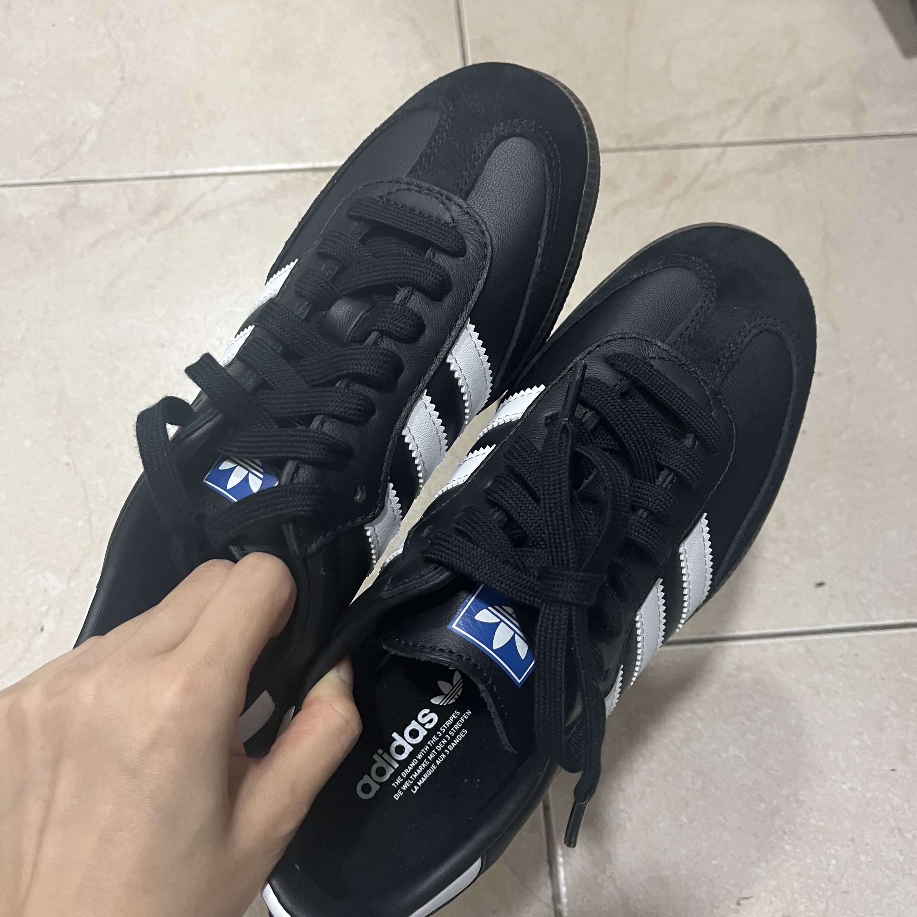 Adidas Samba OG Black White Gum 착용 스타일