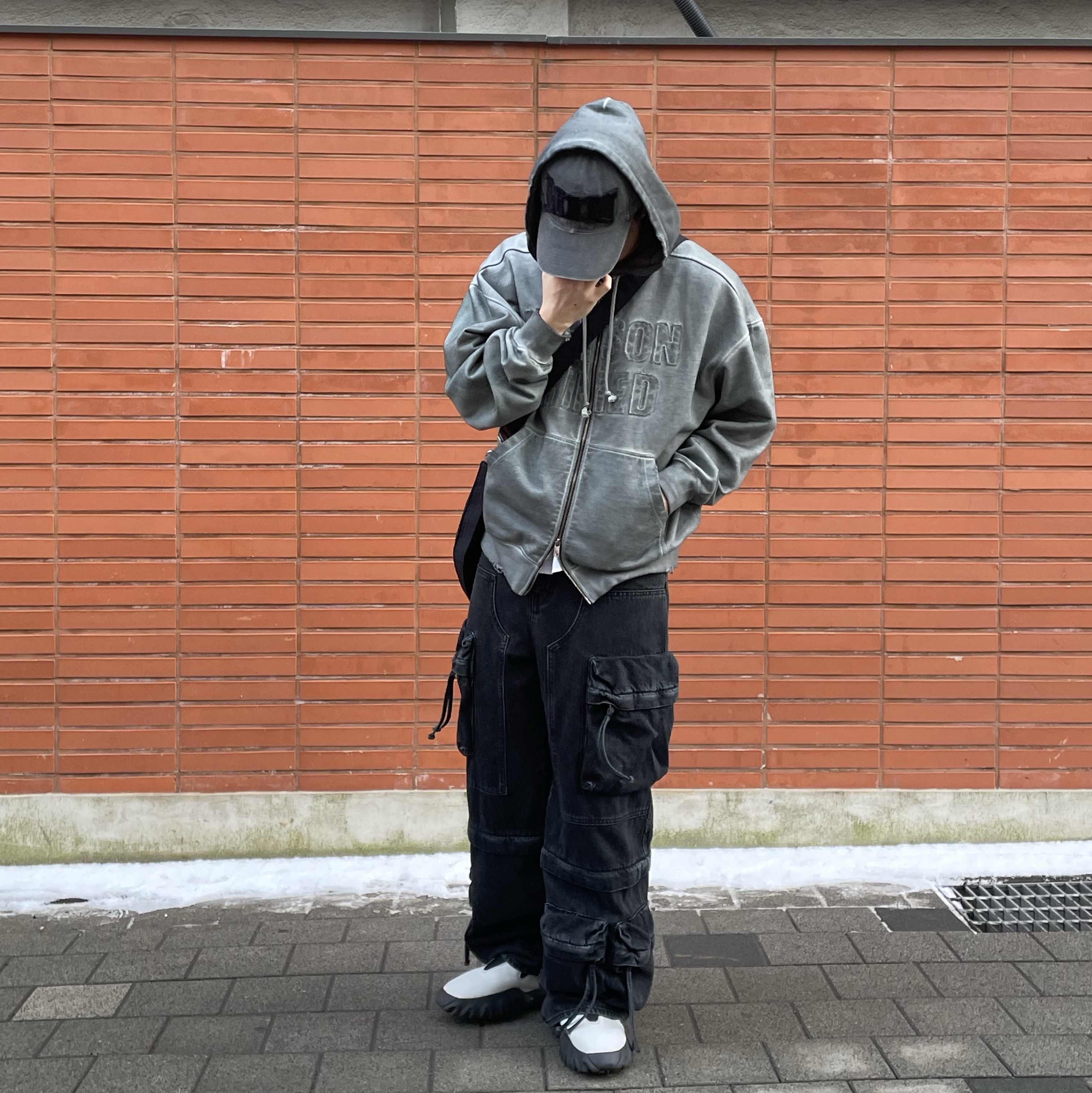 Oakley Factory Team x Brain Dead x Ssense Chop Saw Mule White 착용 스타일 - 2