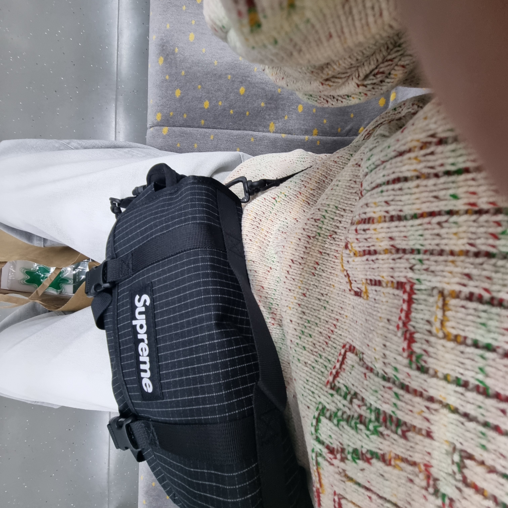 Supreme Mini Duffle Bag Black - 24SS 착용 스타일