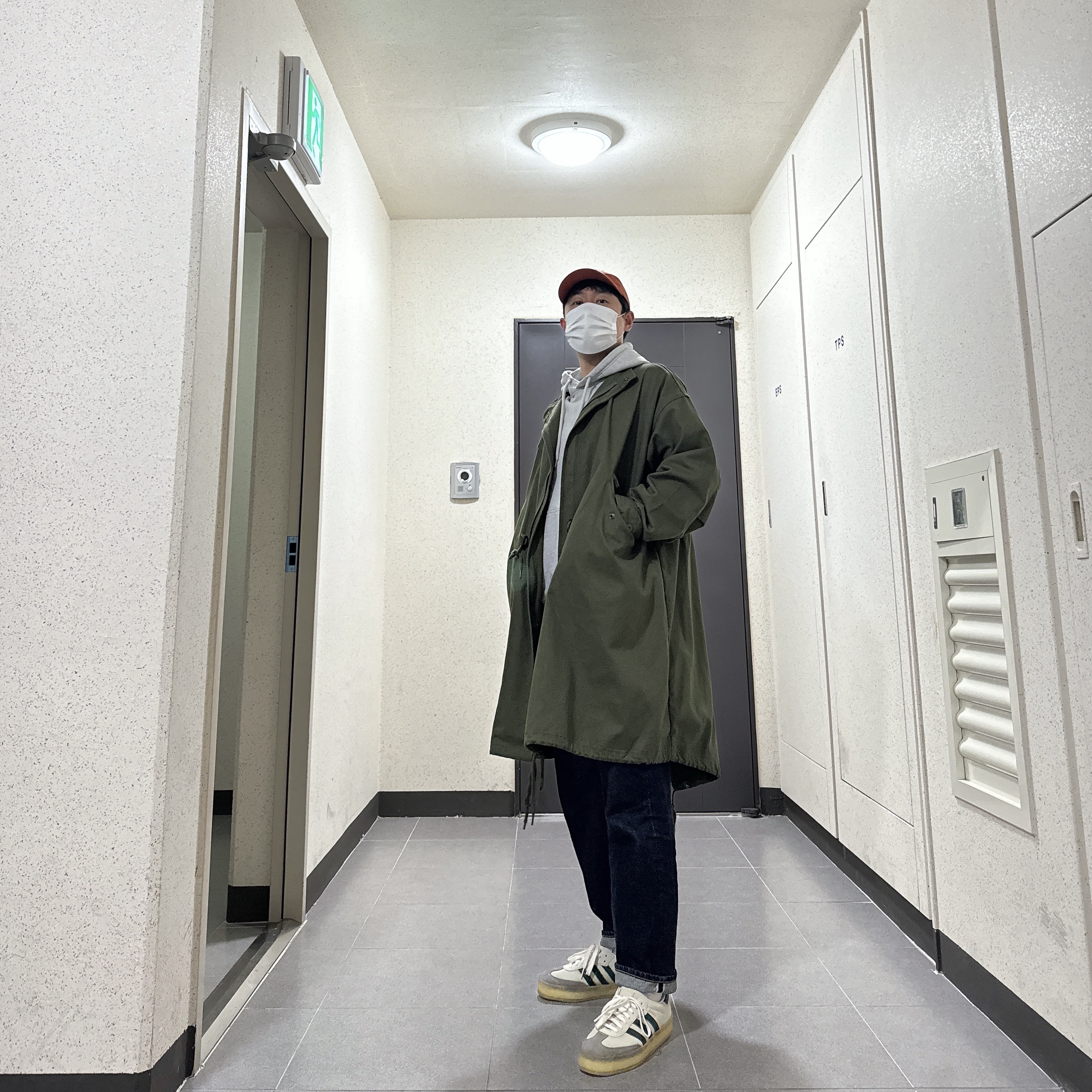 Adidas x Clarks x Ronnie Fieg 8th Street Samba Chalk White Green, Palace Basically A Light Wax 6-Panel Orange - 21FW 착용 스타일