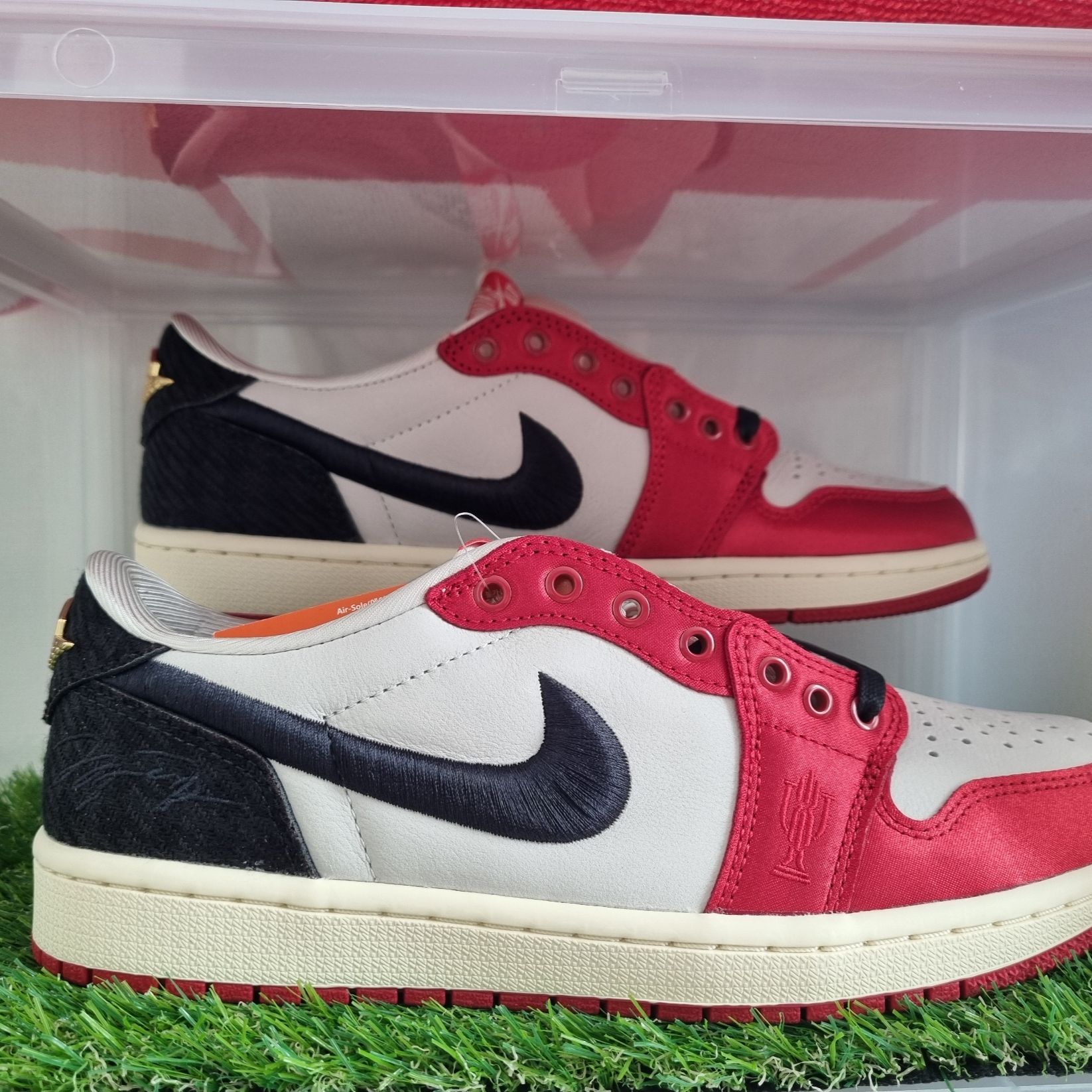Jordan 1 x Trophy Room Retro Low OG SP Sail Varsity Red 착용 스타일