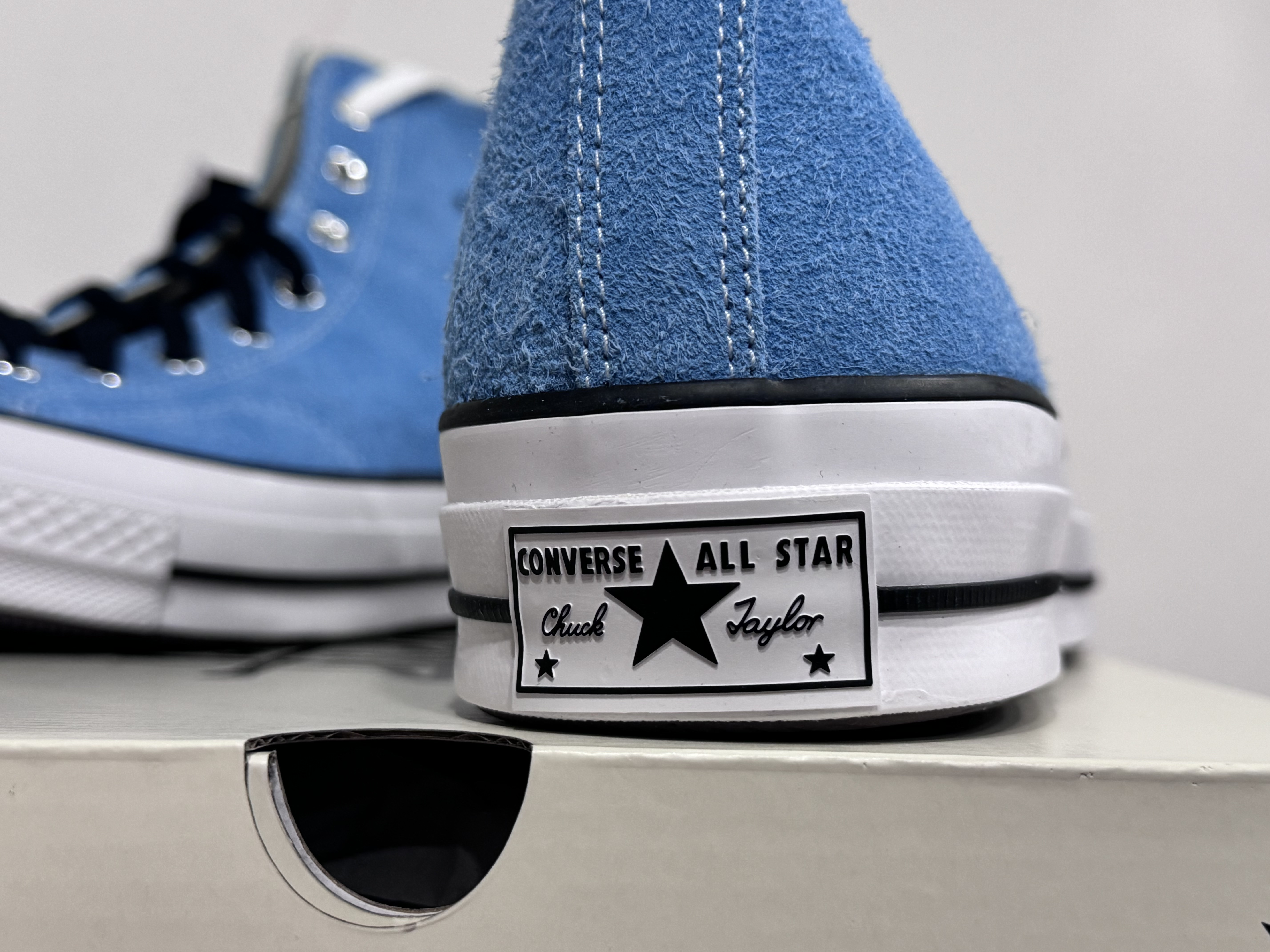 Converse x Stussy Chuck 70 Hi Sky Blue 착용 스타일 - 3