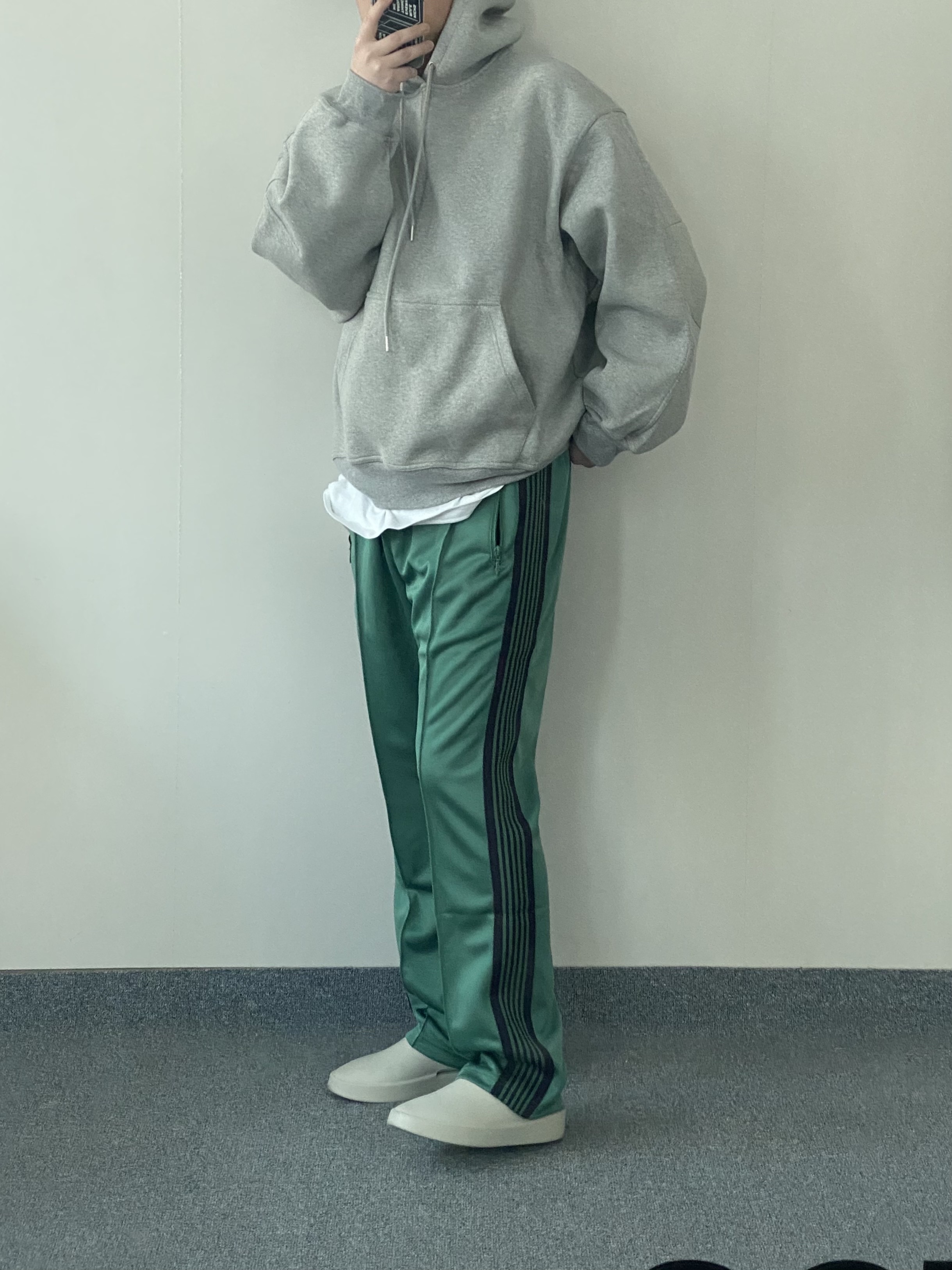 Fear of God The California Cement, Needles Narrow Track Pants Poly Smooth Emerald 착용 스타일