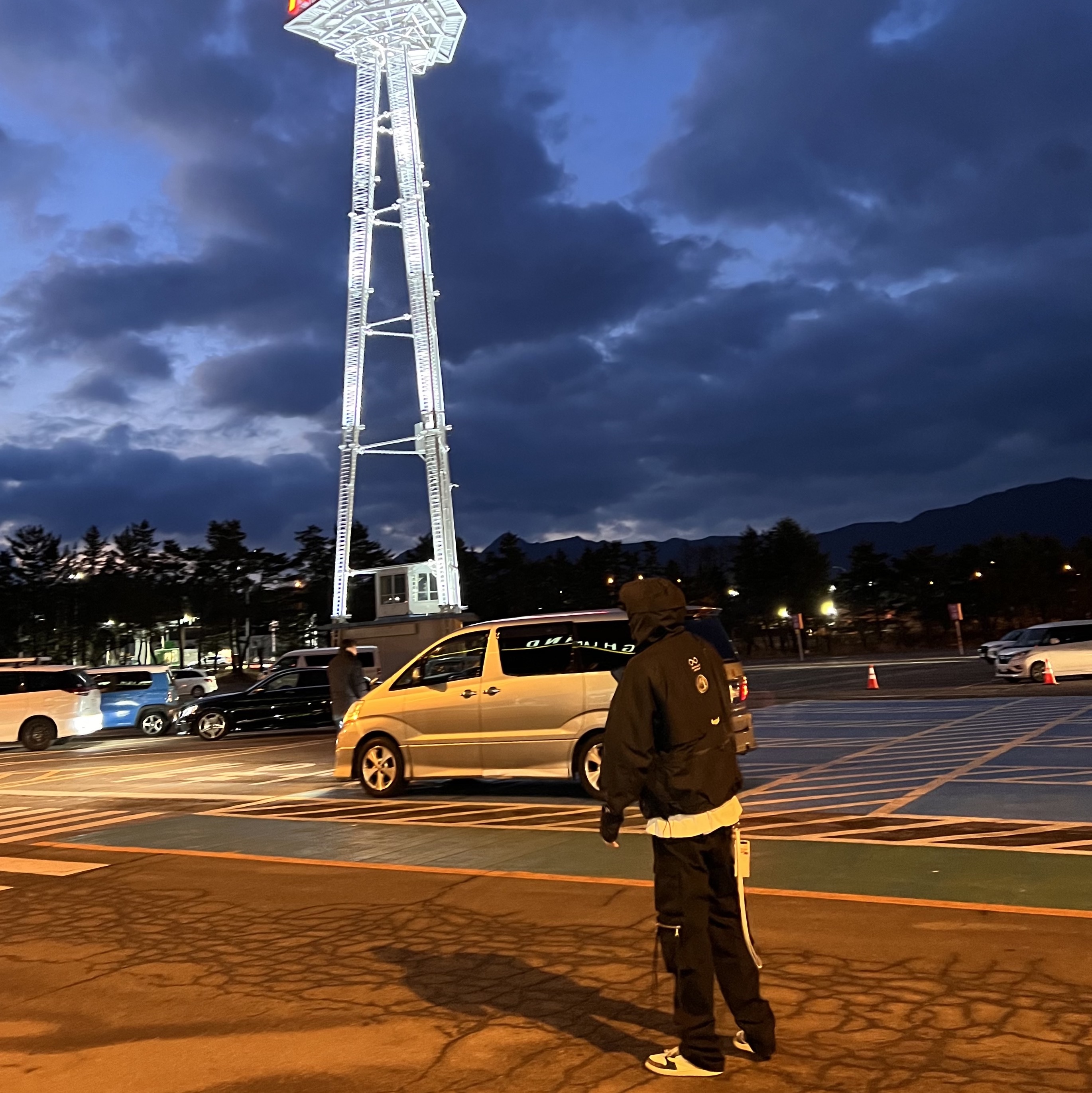 Undermycar x Atmos Samadhi Ashtanga Shell Parka Pirate Black - 23FW, Jordan 1 x Travis Scott x Fragment Retro Low OG SP Military Blue 착용 스타일 - 3