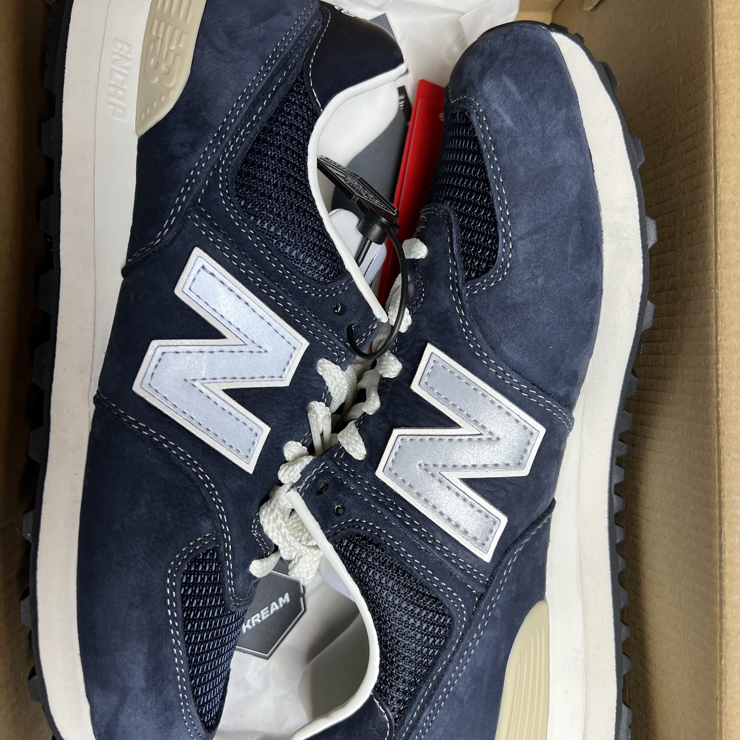 New Balance x Pottery 574 Premium Hard Navy 착용 스타일