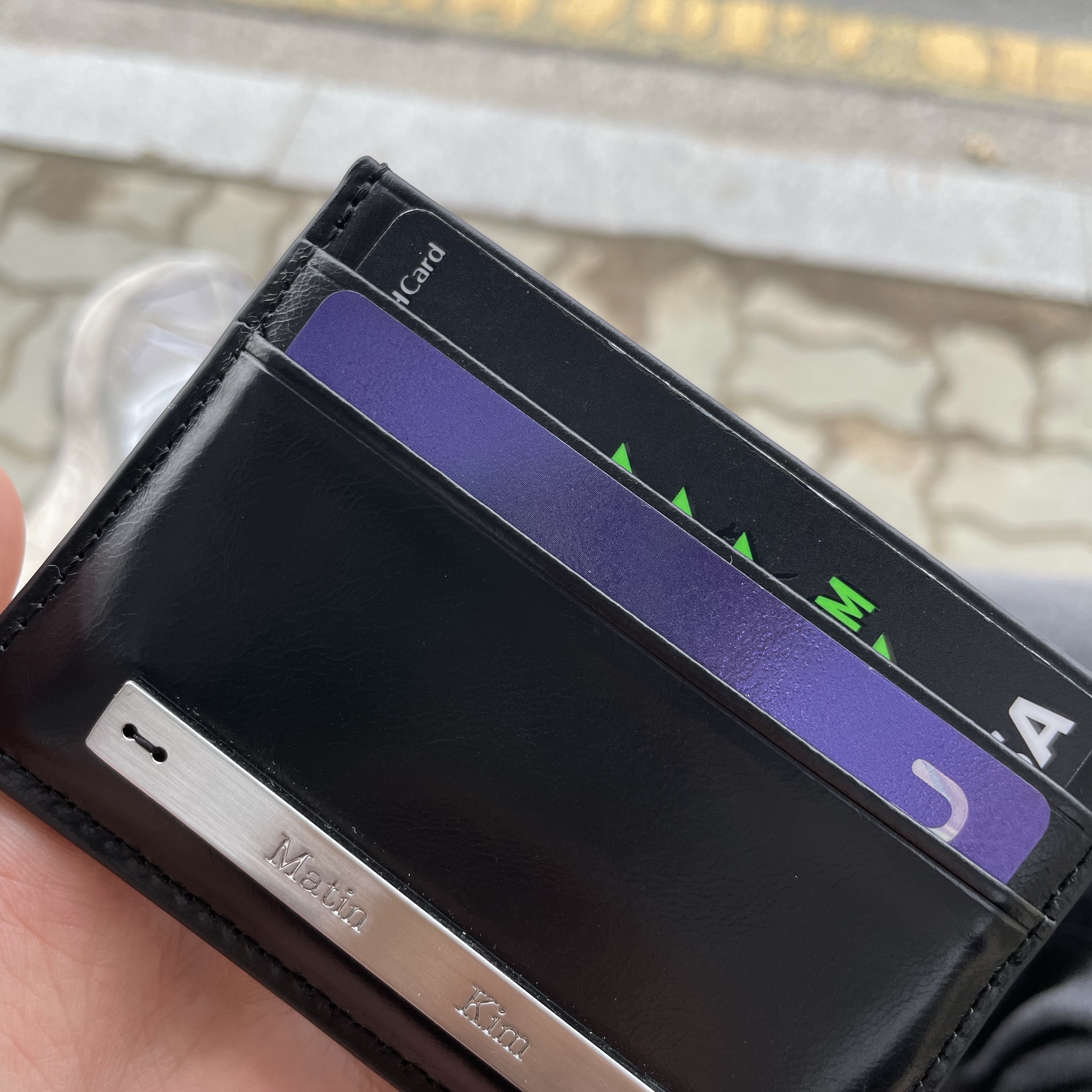 Matin Kim Vintage Card Wallet Black 착용 스타일